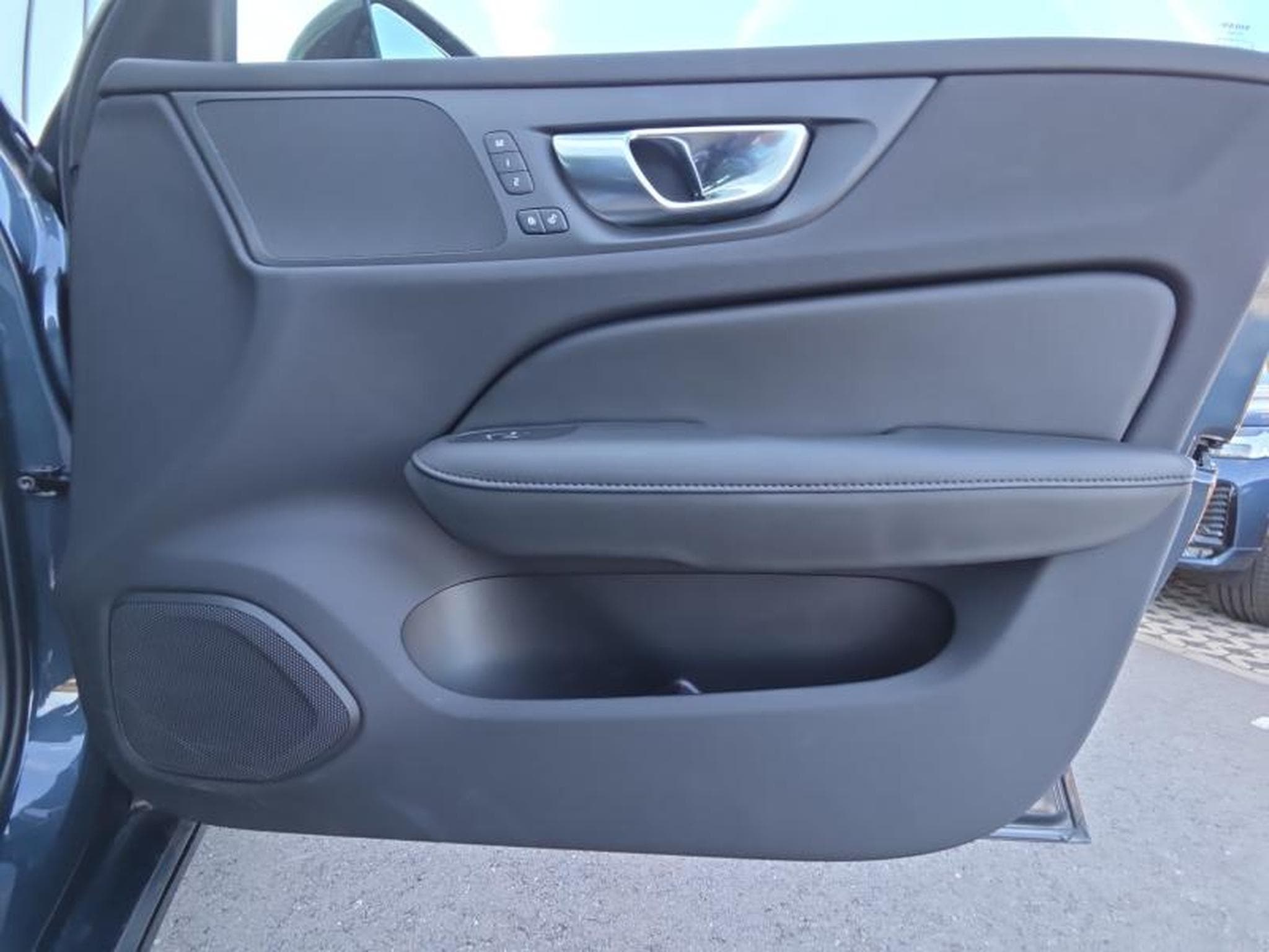 Volvo S60 T8 AWD Plus Dark / Hybride (2025) - Photo 21