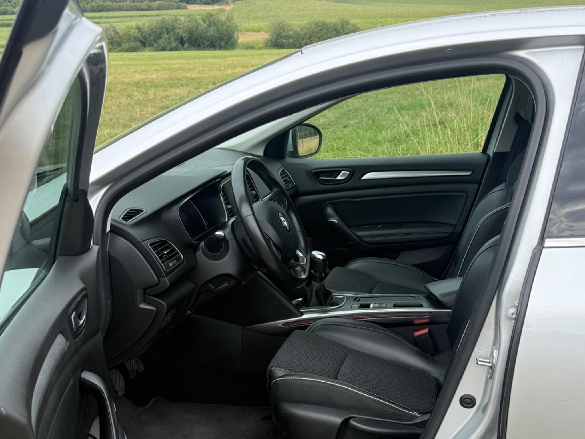 Renault Megane Bose Edition blue dCi 115 (2020) - Photo 7