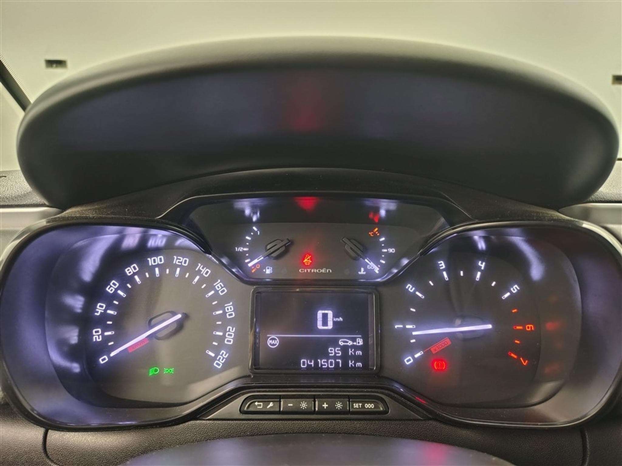 Citroen C3 1.2i PureTech Shine NAVI / FULL LED / CARPLAY (2023) - Photo 10