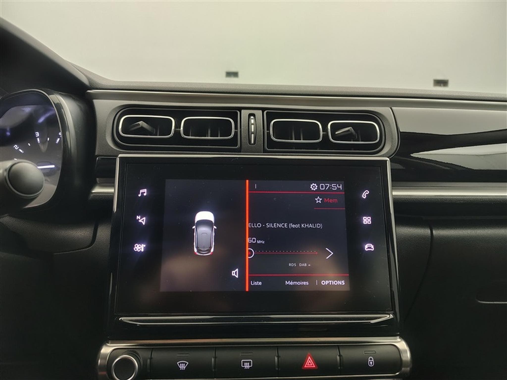 Citroen C3 1.2i PureTech Shine NAVI / FULL LED / CARPLAY (2023) - Photo 17
