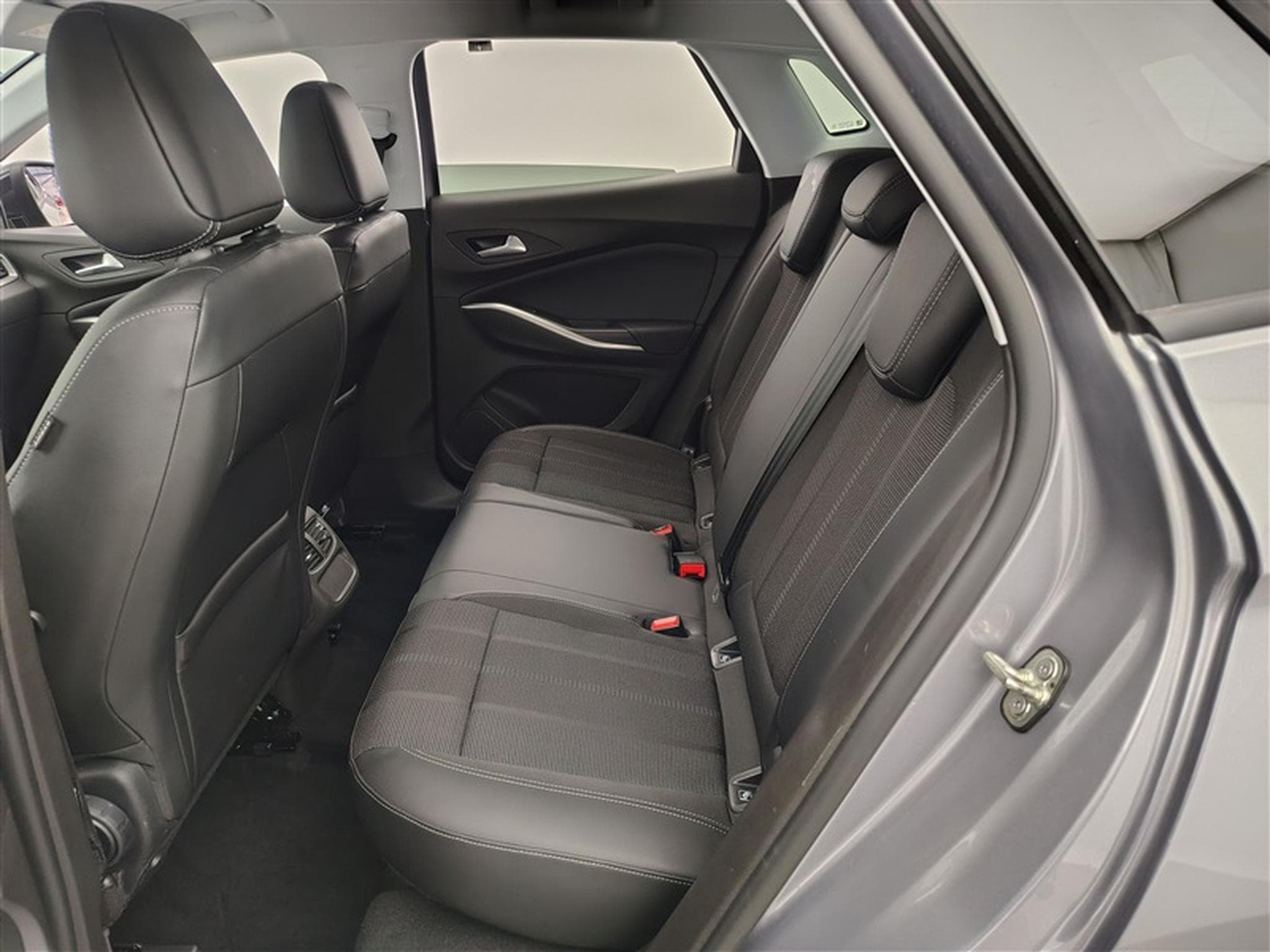 Opel Grandland 1.2 Turbo Business Edition S&S (2023) - Photo 13
