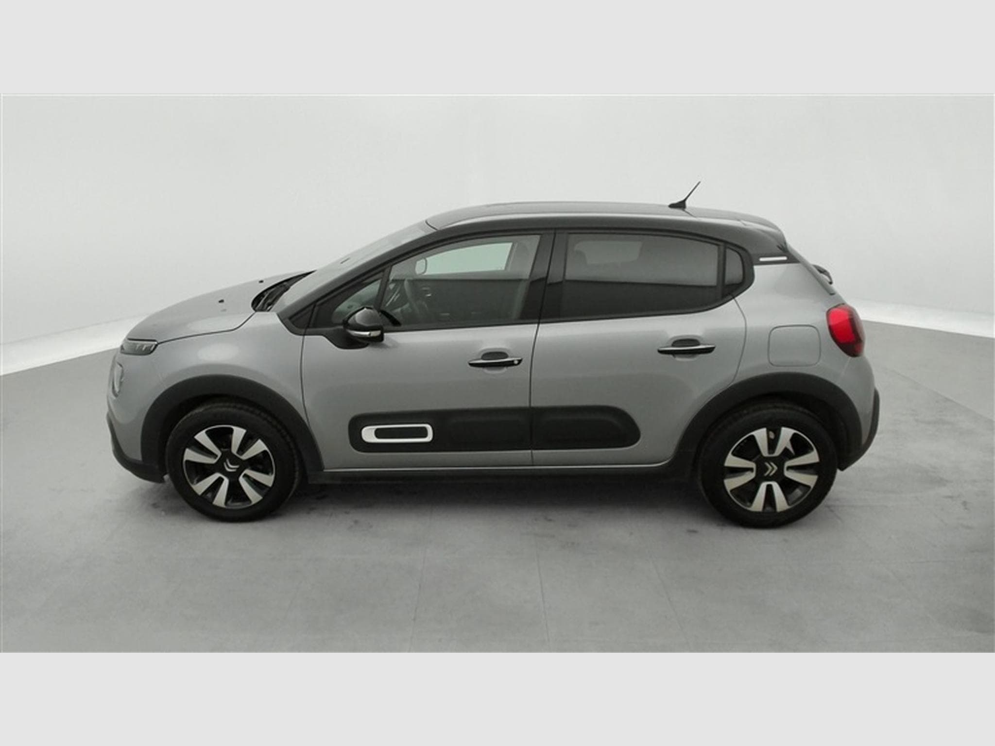 Citroën C3 1.2i PureTech Shine CARPLAY / FULL LED / JA 16" (2023) - Photo 3