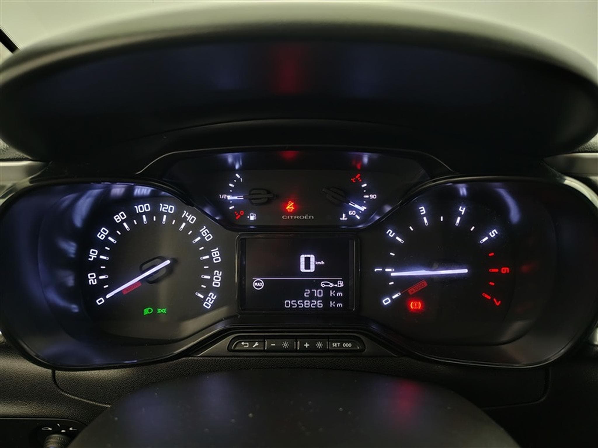 Citroën C3 1.2i PureTech Shine CARPLAY / FULL LED / JA 16" (2023) - Photo 10