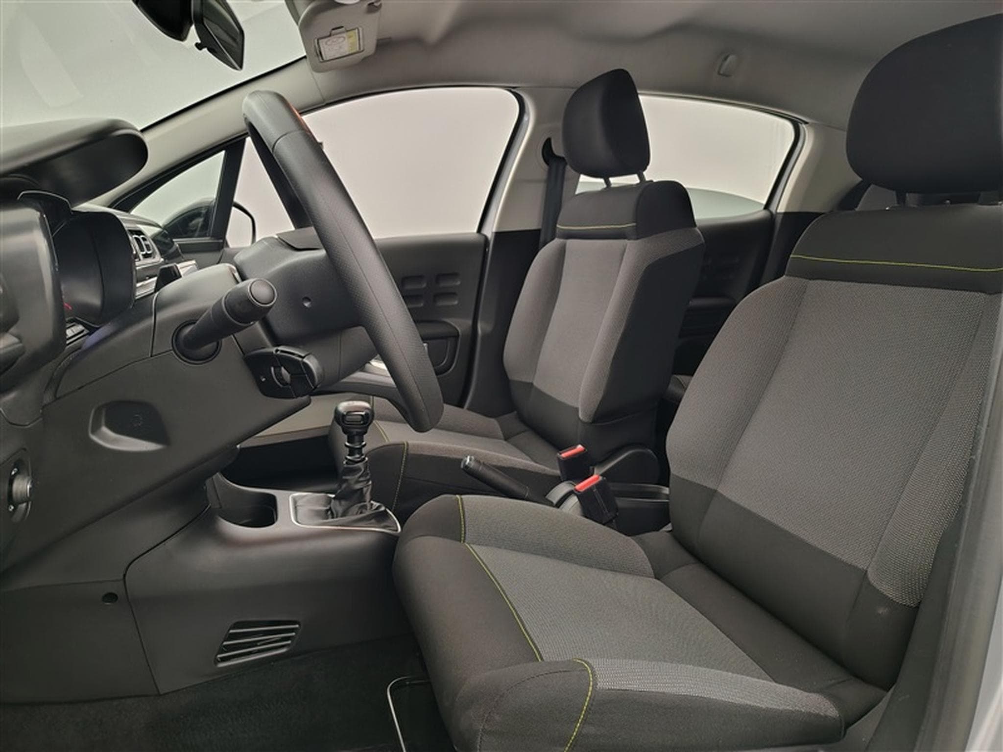 Citroën C3 1.2i PureTech Shine CARPLAY / FULL LED / JA 16" (2023) - Photo 7