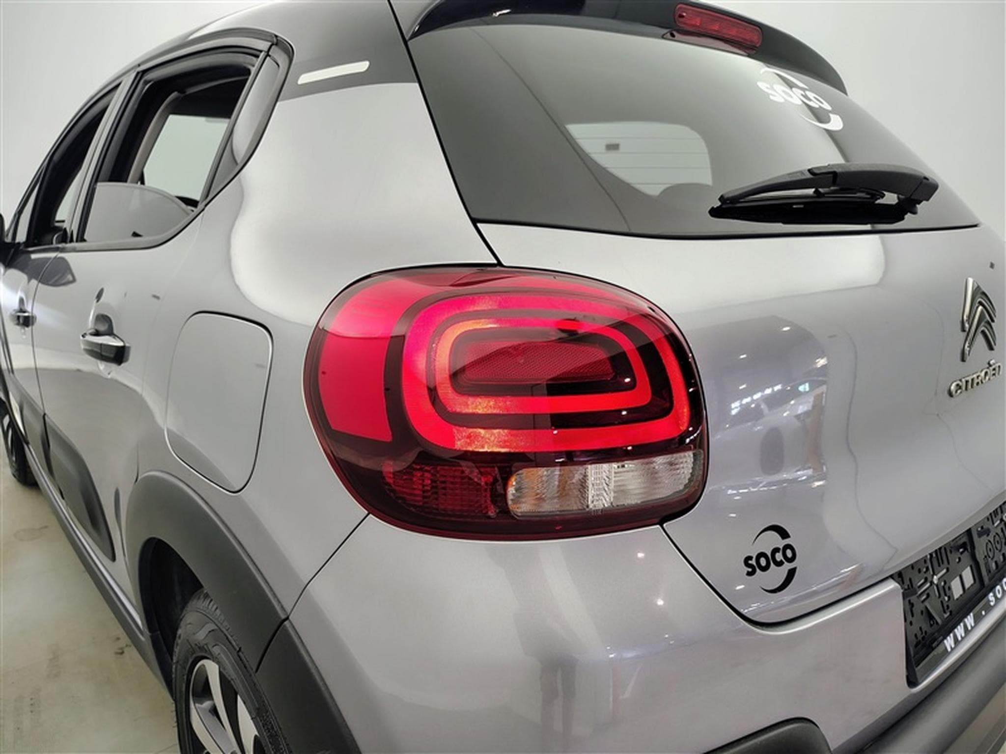 Citroën C3 1.2i PureTech Shine CARPLAY / FULL LED / JA 16" (2023) - Photo 16