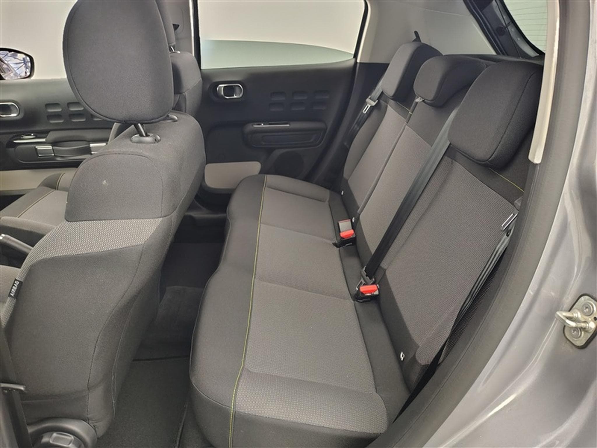 Citroën C3 1.2i PureTech Shine CARPLAY / FULL LED / JA 16" (2023) - Photo 13