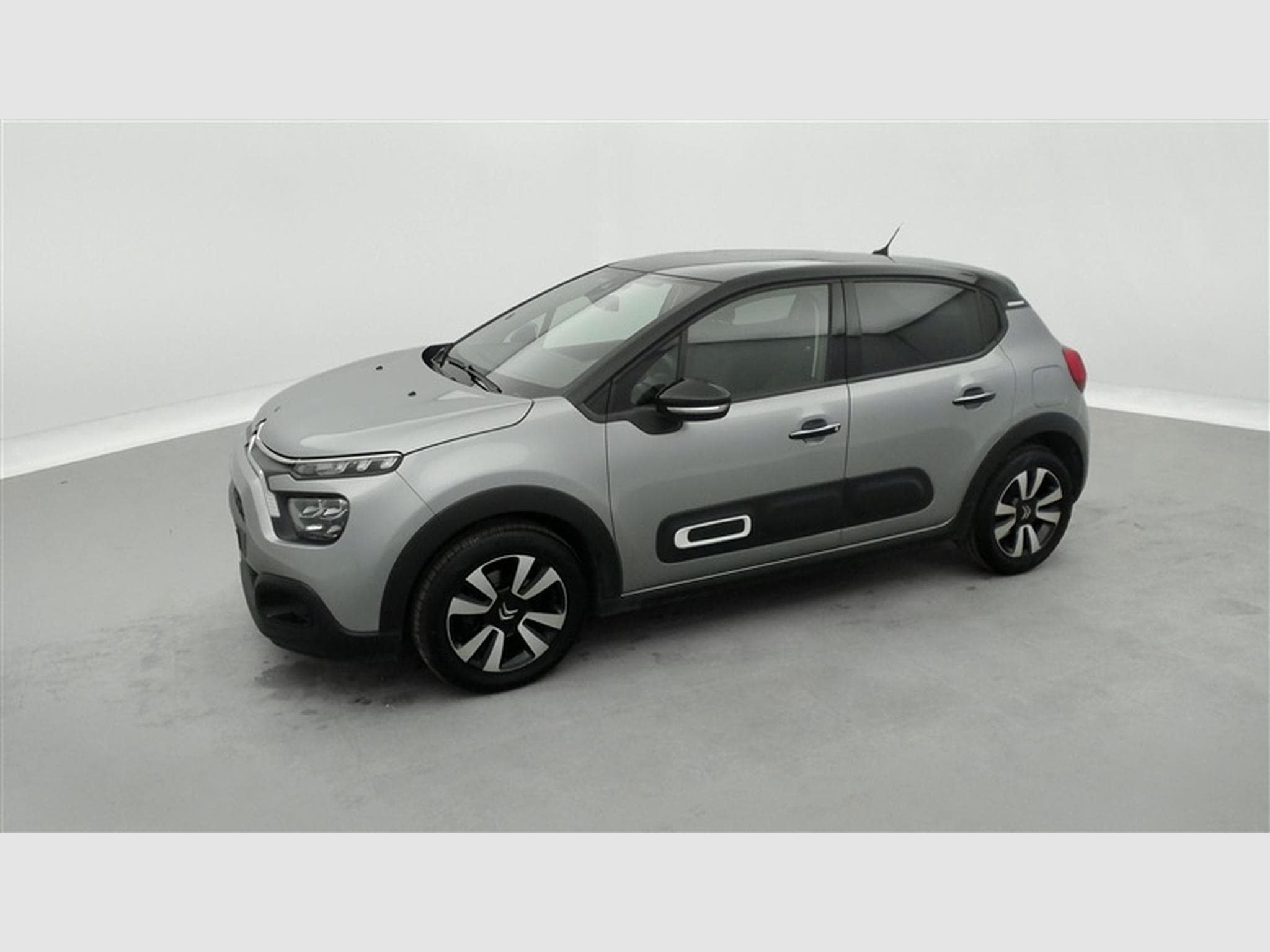 Citroën C3 1.2i PureTech Shine CARPLAY / FULL LED / JA 16" (2023) - Photo 21