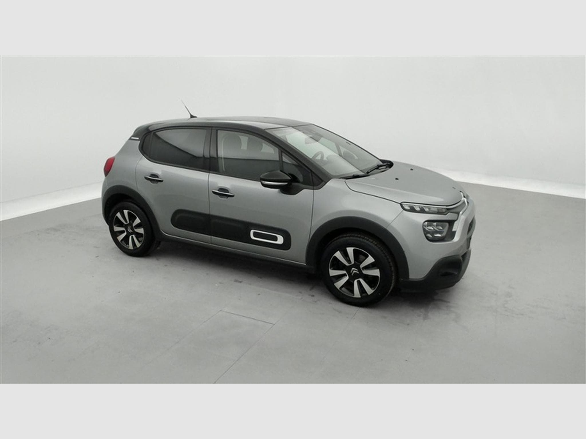 Citroën C3 1.2i PureTech Shine CARPLAY / FULL LED / JA 16" (2023) - Photo 23