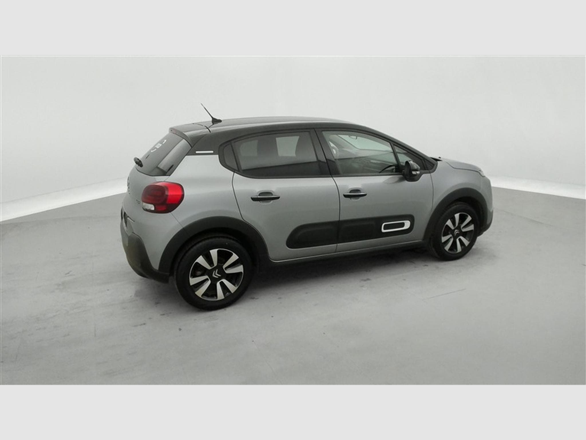 Citroën C3 1.2i PureTech Shine CARPLAY / FULL LED / JA 16" (2023) - Photo 25