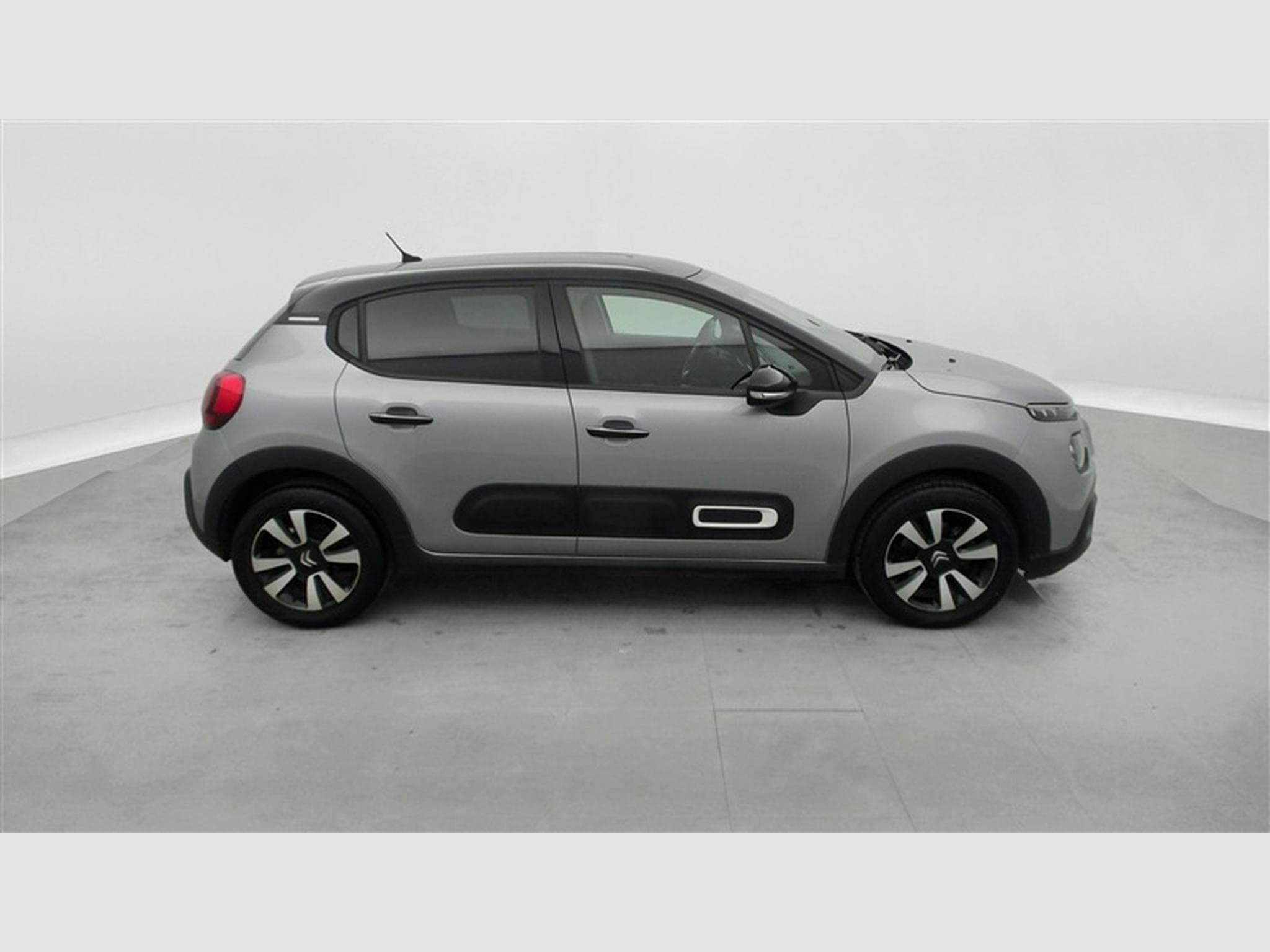 Citroën C3 1.2i PureTech Shine CARPLAY / FULL LED / JA 16" (2023) - Photo 24