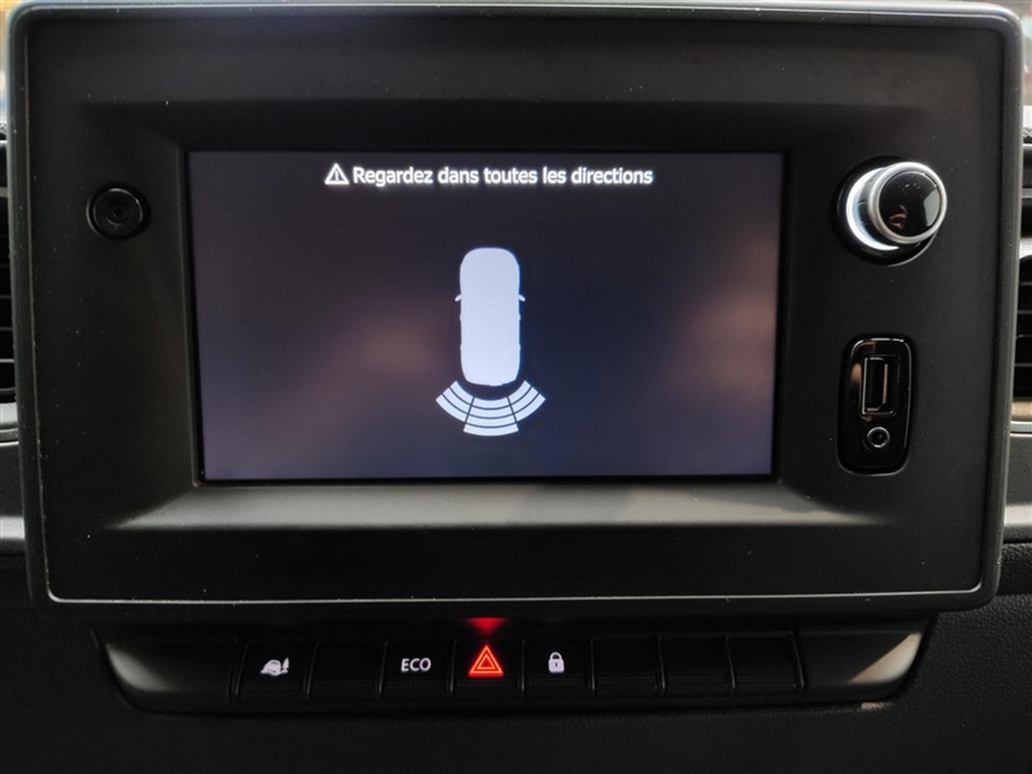 Renault Master 2.3 dCi 35 L2H2 Grand Confort NAVI / CLIM (2023) - Photo 18
