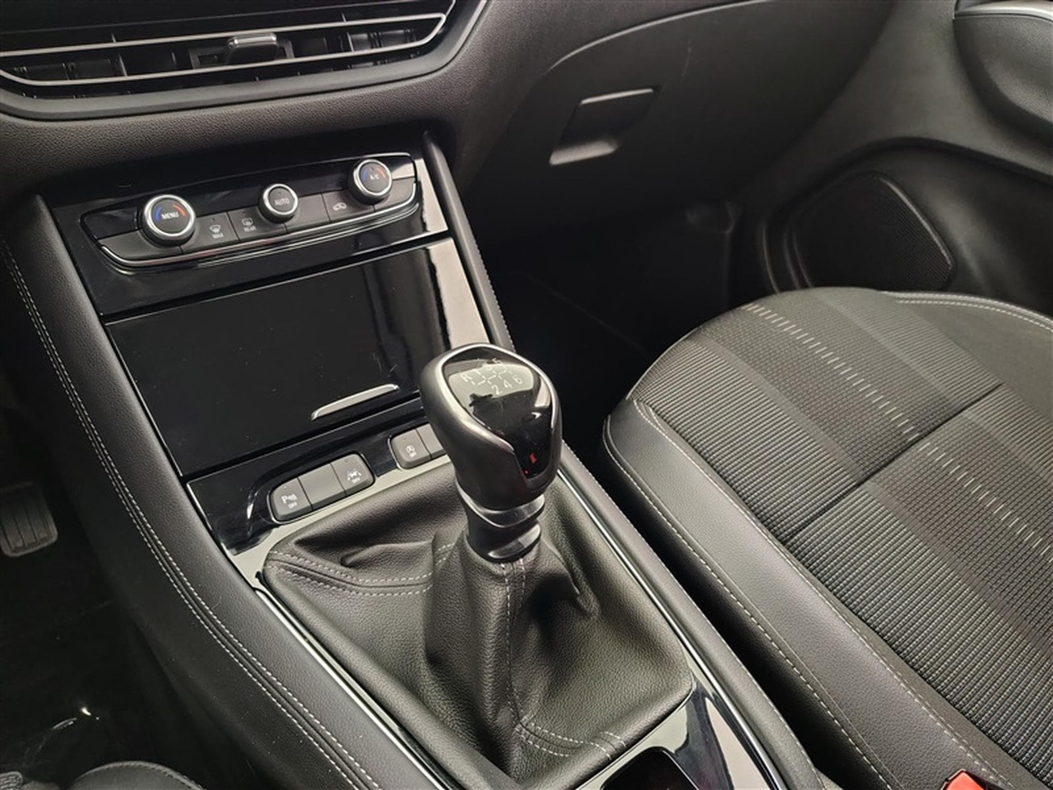 Opel Grandland 1.2 Turbo GS S&S (2023) - Photo 12