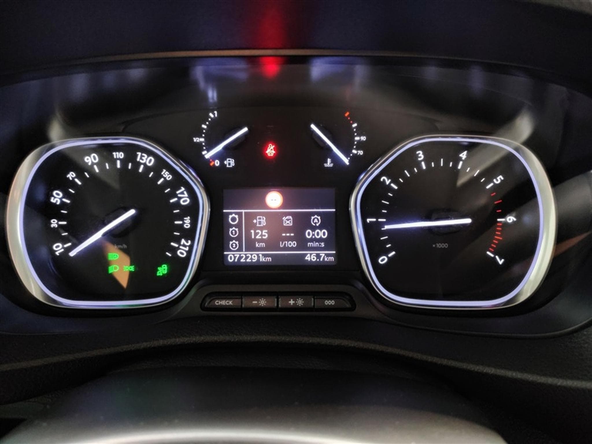 Peugeot Expert 2.0 BlueHDi L2  Premium EAT8 NAVI / CLIM / TEL (2023) - Photo 10