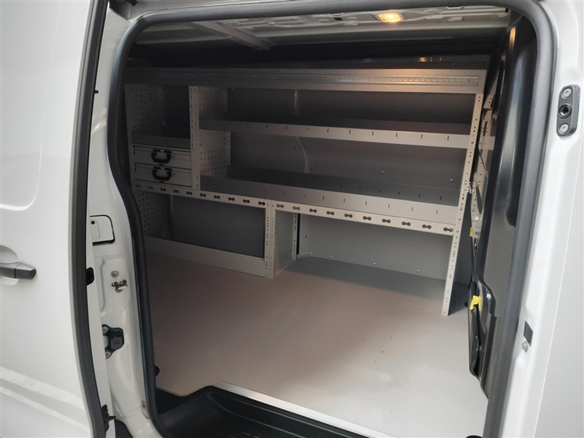 Peugeot Expert 2.0 BlueHDi L2  Premium EAT8 NAVI / CLIM / TEL (2023) - Photo 14