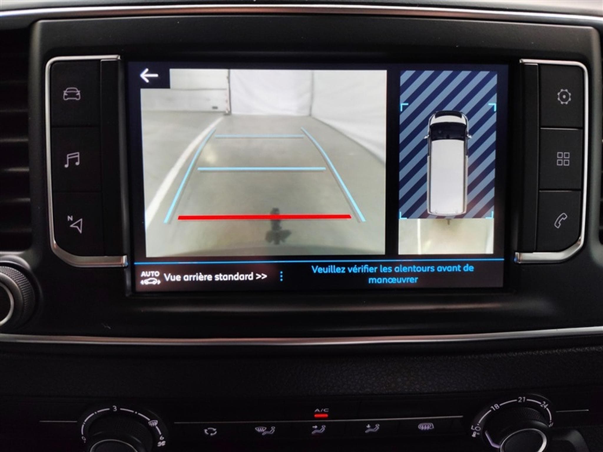Peugeot Expert 2.0 BlueHDi L2  Premium EAT8 NAVI / CLIM / TEL (2023) - Photo 18