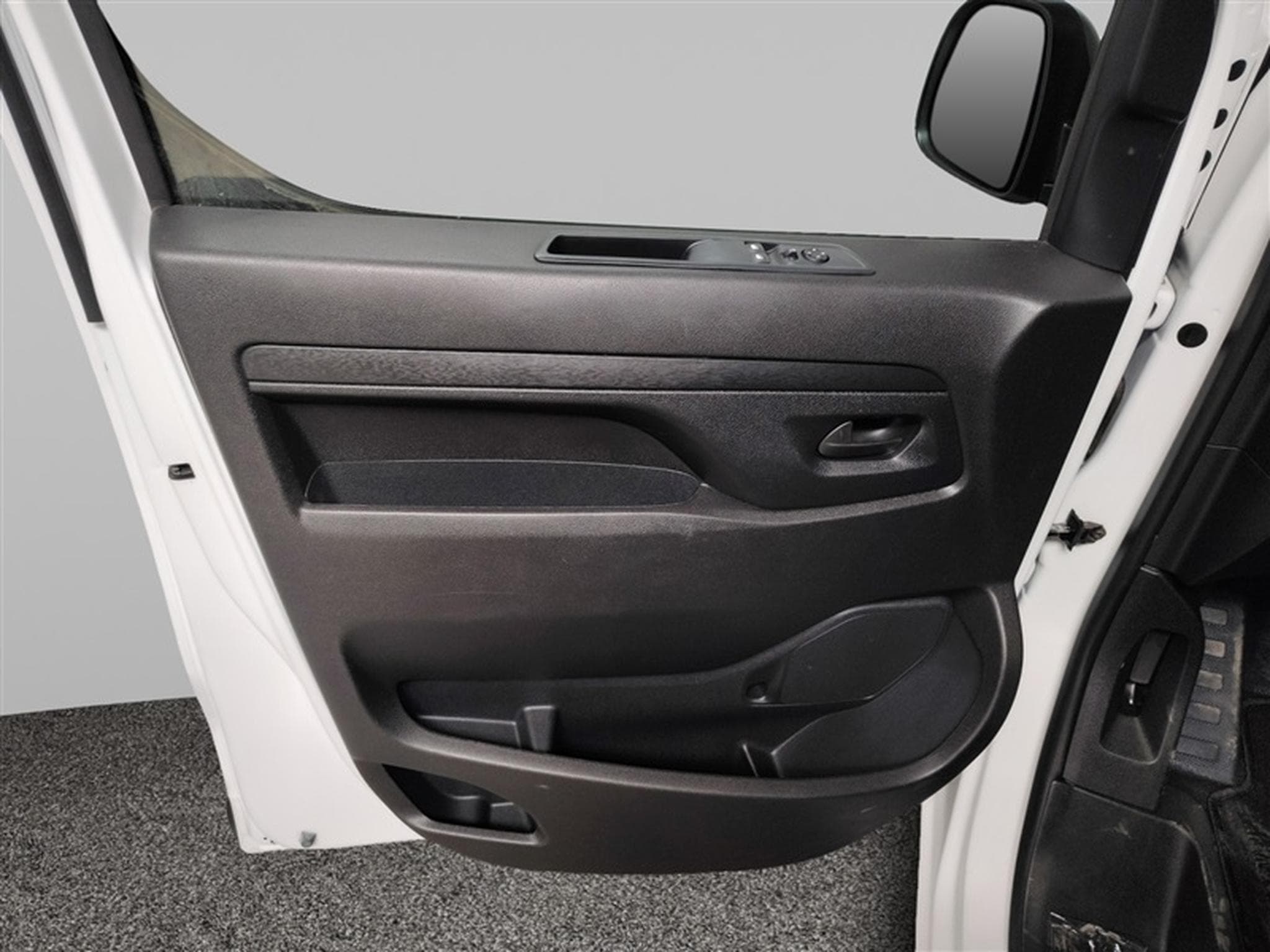 Peugeot Expert 2.0 BlueHDi L2  Premium EAT8 NAVI / CLIM / TEL (2023) - Photo 17