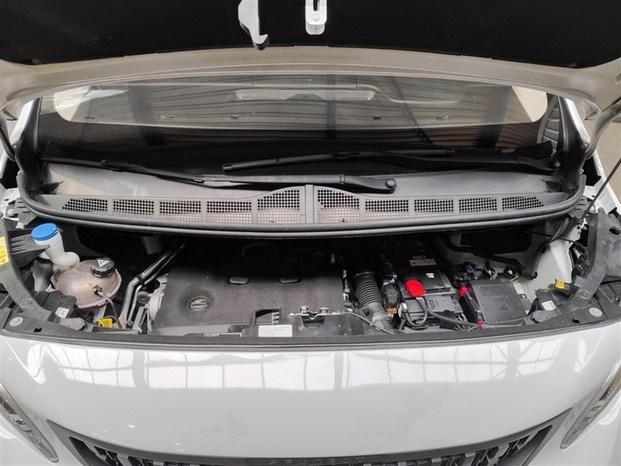Peugeot Expert 2.0 BlueHDi L2  Premium EAT8 NAVI / CLIM / TEL (2023) - Photo 20