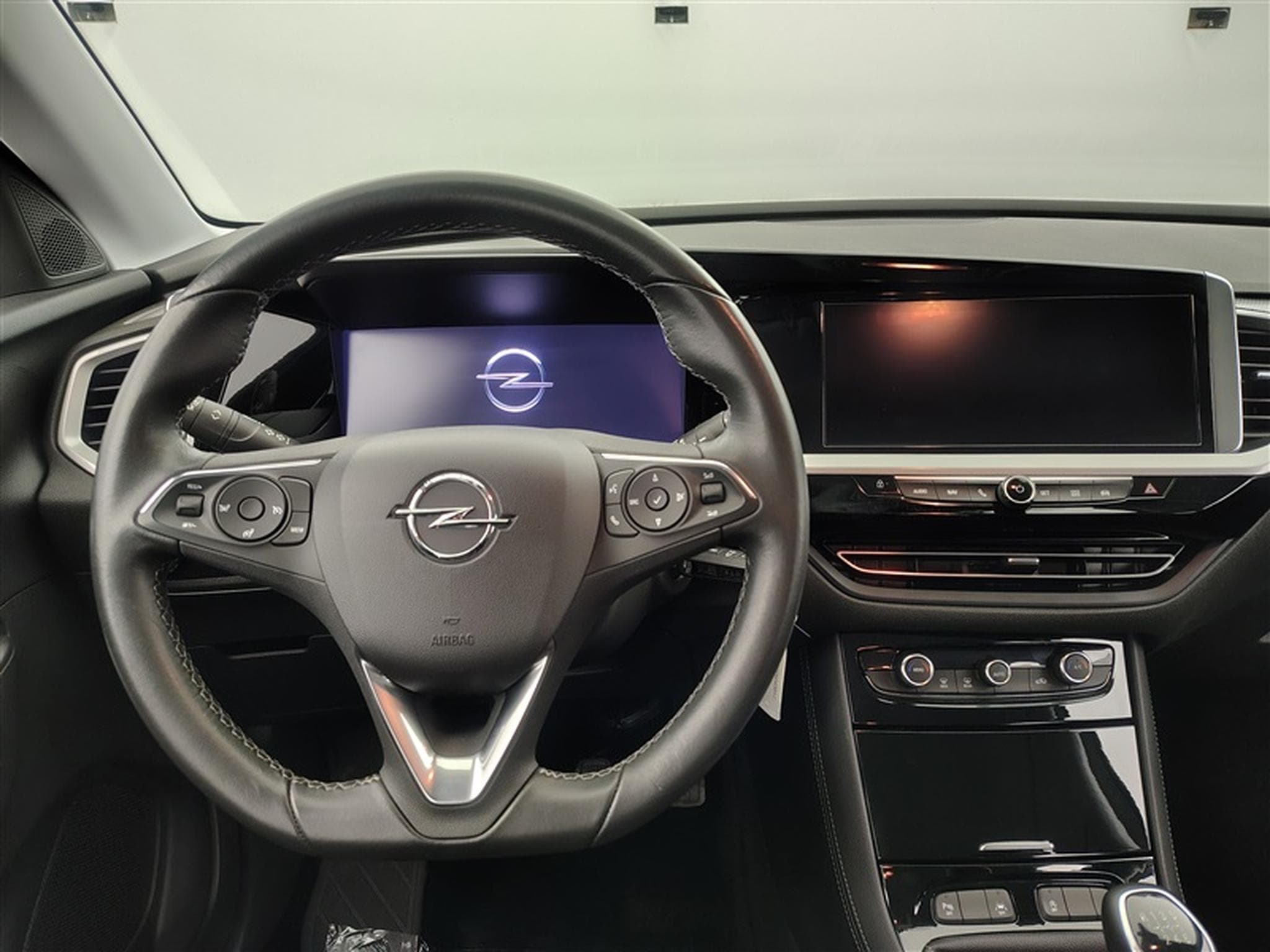 Opel Grandland 1.2 Turbo Edition S&S (2023) - Photo 9