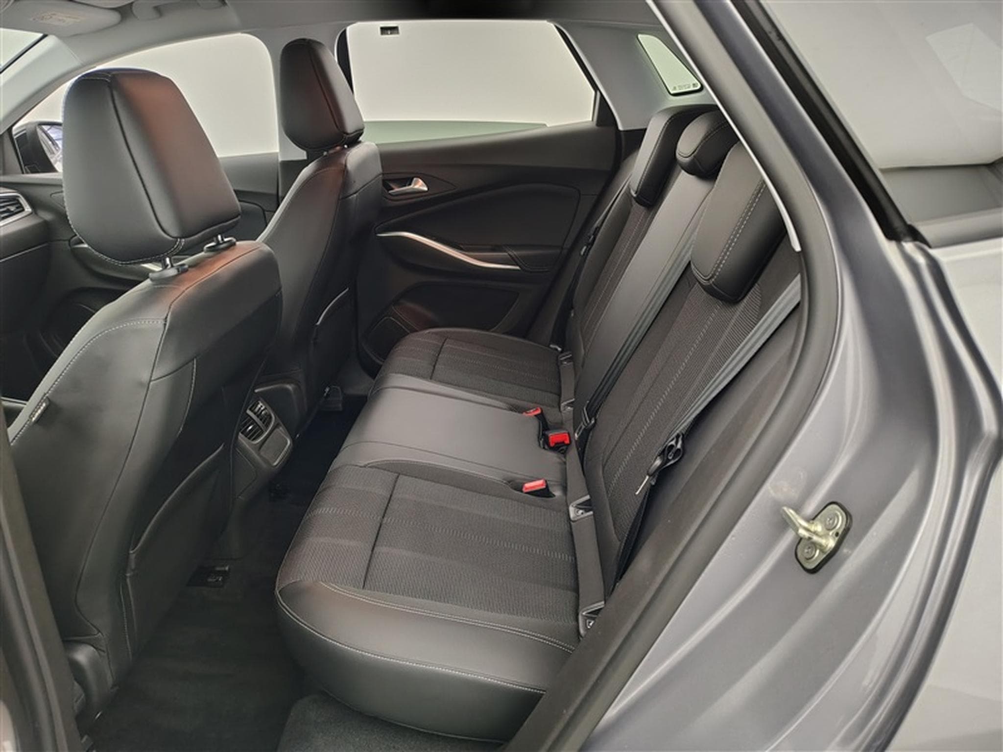 Opel Grandland 1.2 Turbo Edition S&S (2023) - Photo 13