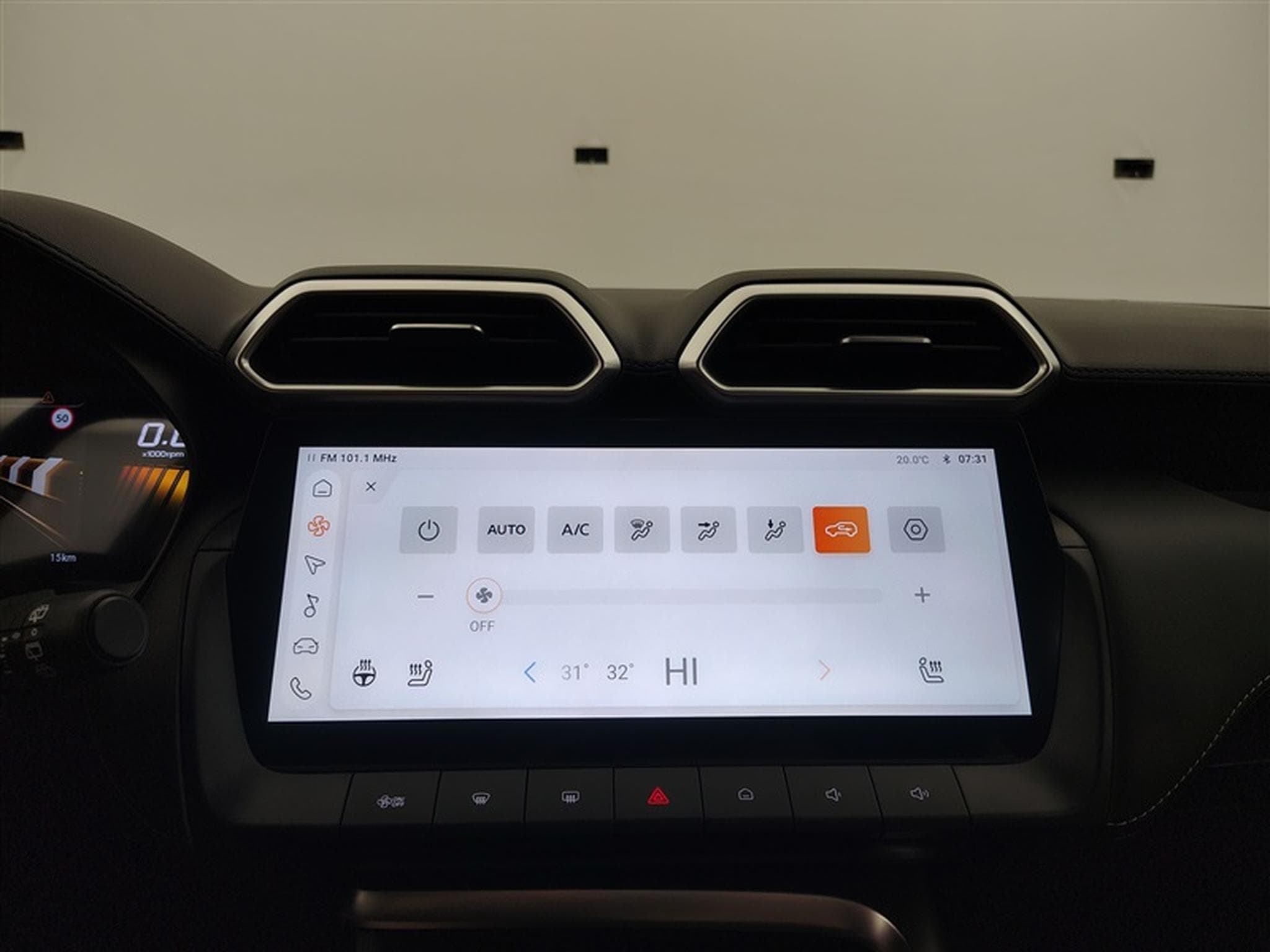 MG ZS 1.5 Hybrid+ Luxury NAVI / FULL LED / CUIR / CAMERA 360 (2026) - Photo 20