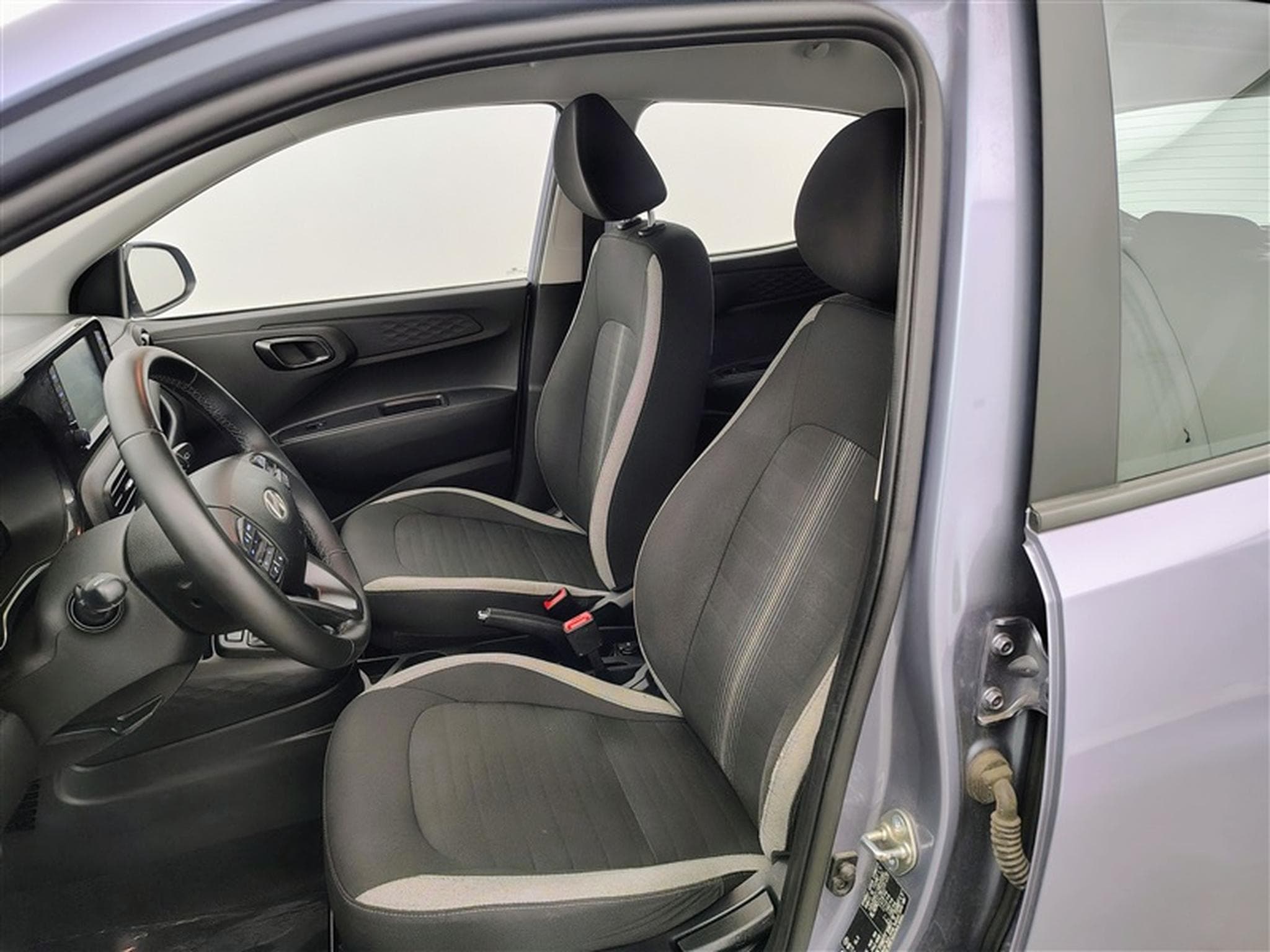 Hyundai i10 1.0i First Edition *CARPLAY/CLIM/JA15* (2023) - Foto 7