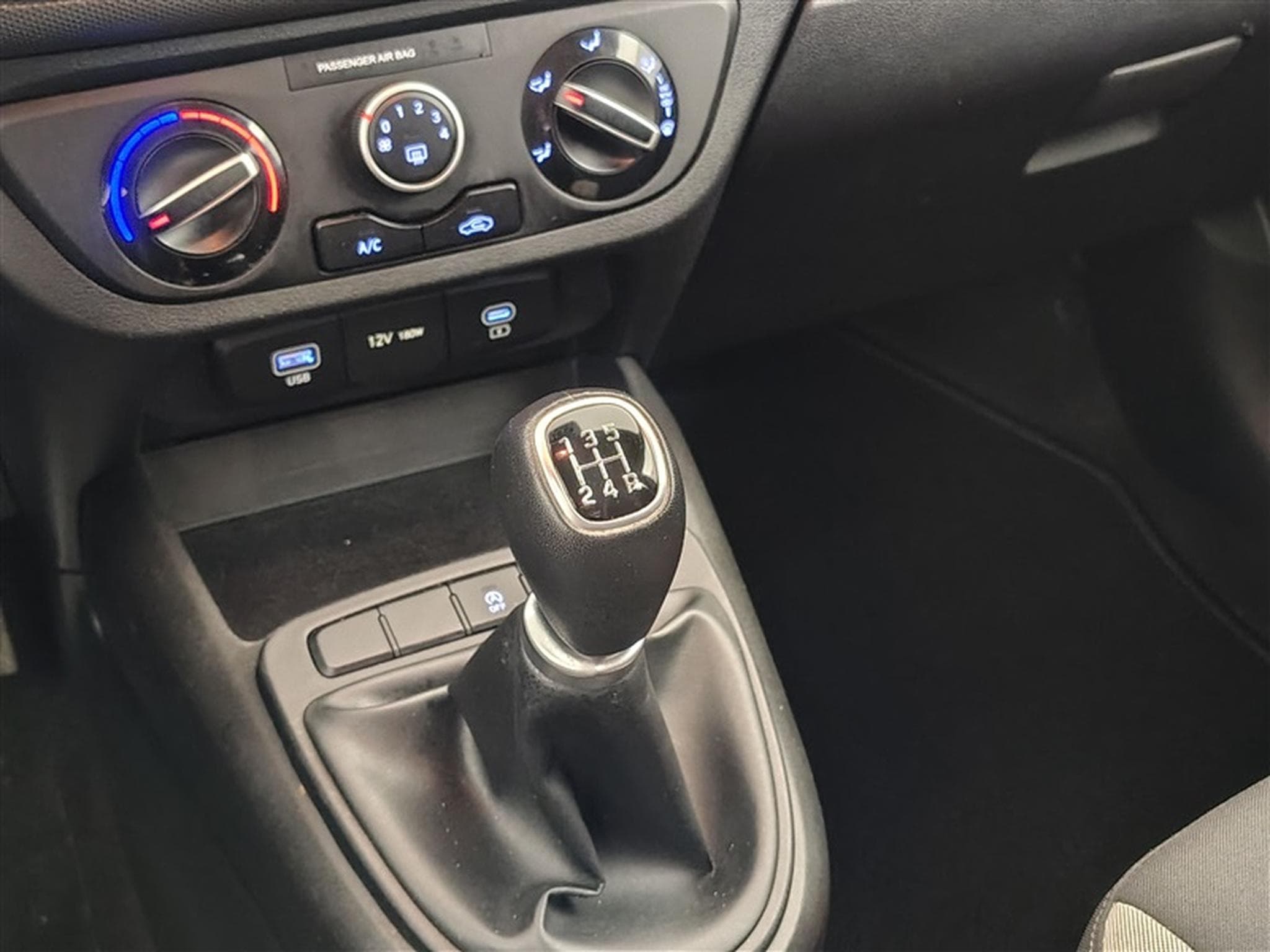 Hyundai i10 1.0i First Edition *CARPLAY/CLIM/JA15* (2023) - Foto 12