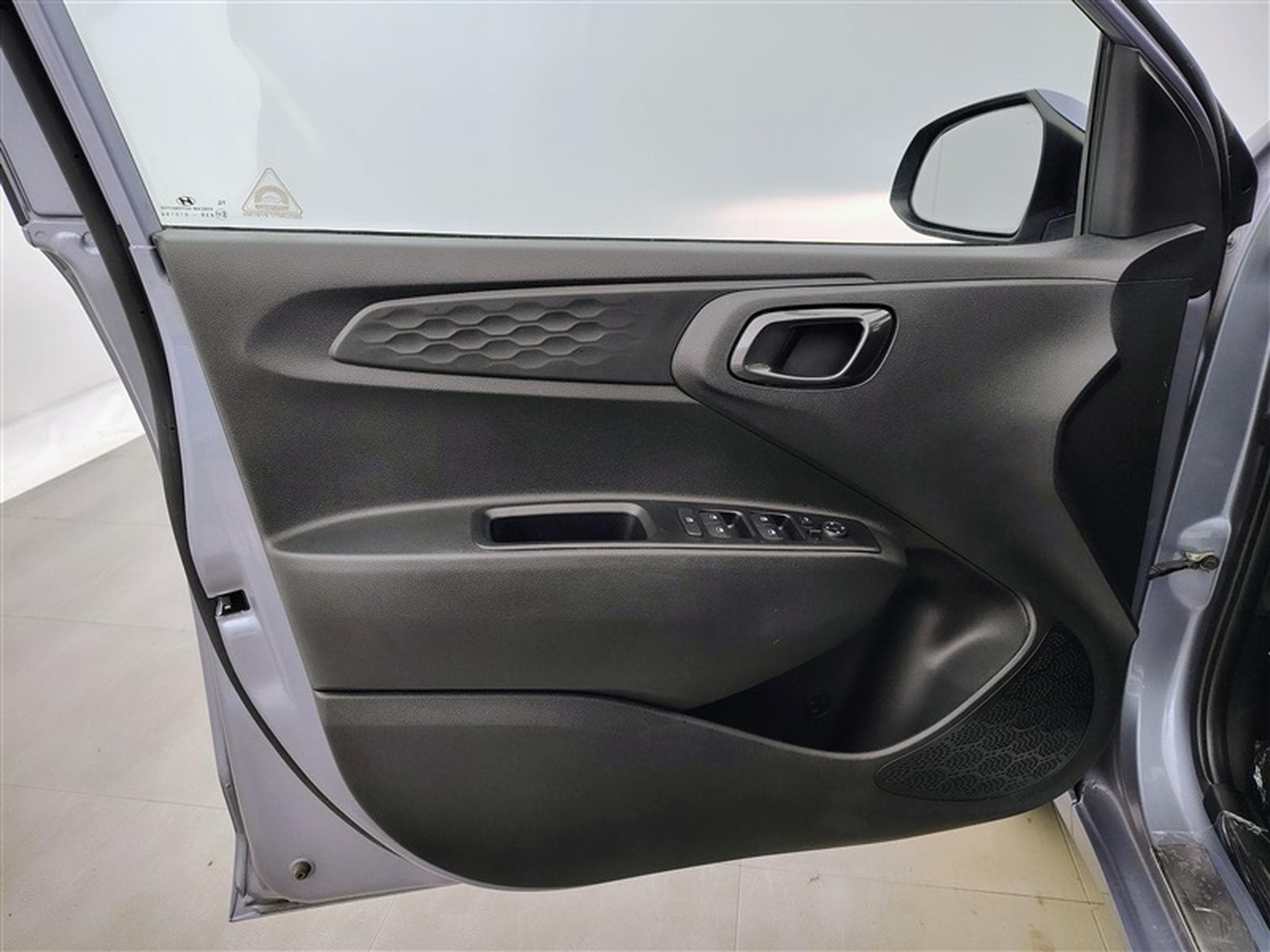 Hyundai i10 1.0i First Edition *CARPLAY/CLIM/JA15* (2023) - Foto 16