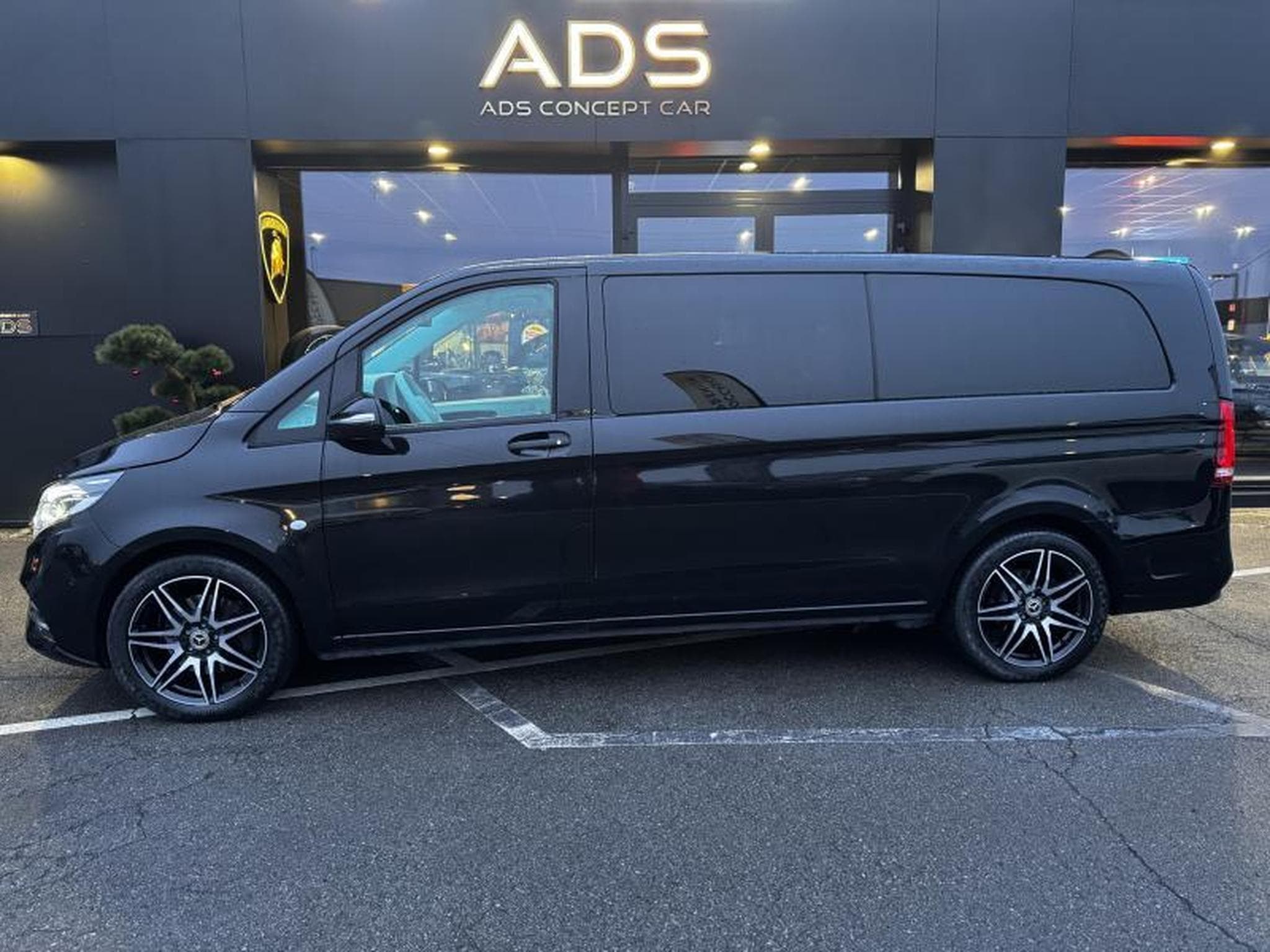 Mercedes Vito Vito VIP CDI extra-long propulsion 2.0L 136ch CDI (2023) - Photo 3