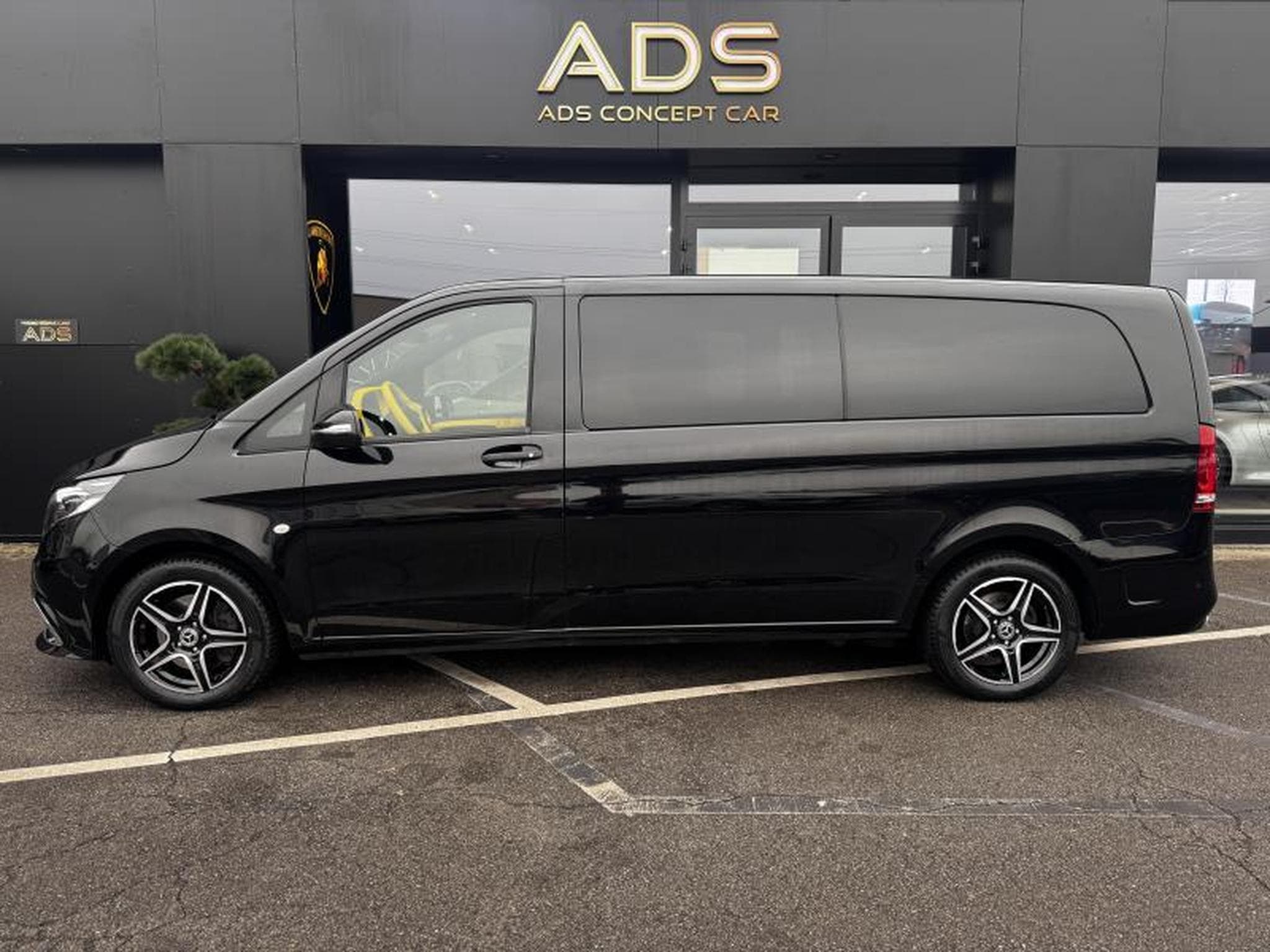 Mercedes Vito Vito Tourer CDI extra-long propulsion 2.0L 136ch (2023) - Photo 3
