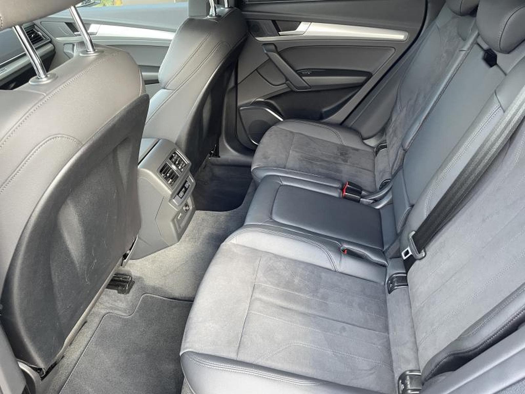 Audi Q5 Sportback S line 2.0L 40 TDI 204ch /Attelage/Jantes 21\'/Siè (2022) - Photo 8