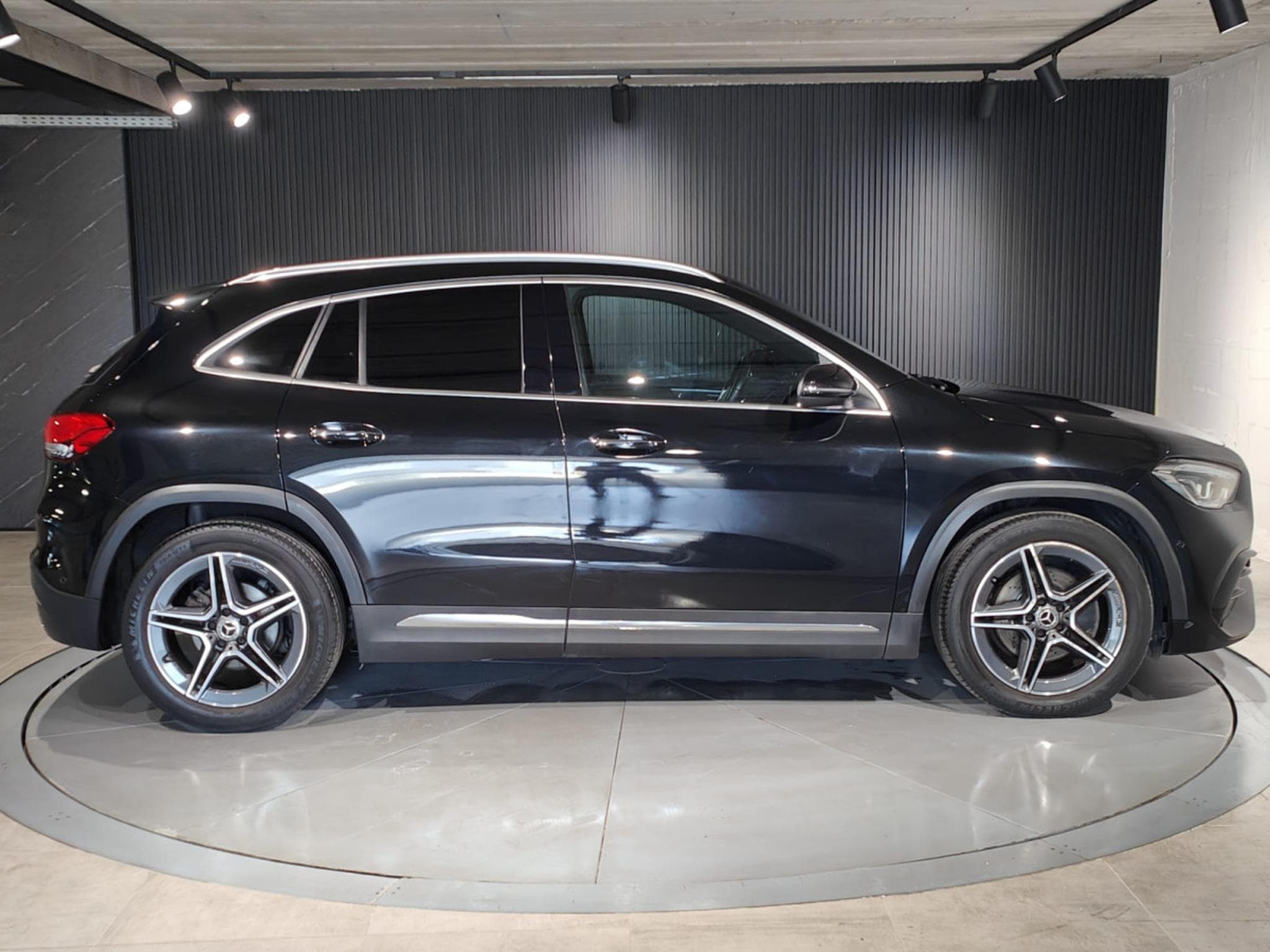 Mercedes GLA 200 GLA 200 7G-DCT PACK AMG CARPLAY GPS SIEGE CHAUFFANTS (2021) - Foto 2