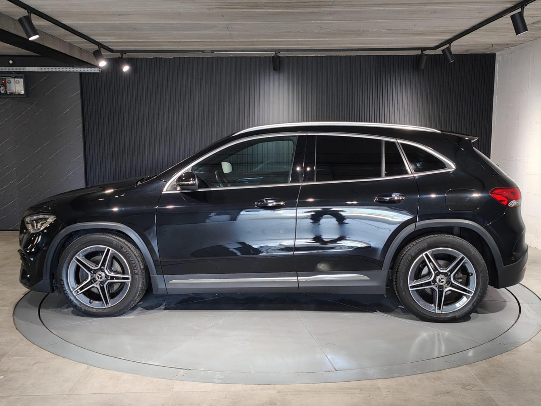 Mercedes GLA 200 GLA 200 7G-DCT PACK AMG CARPLAY GPS SIEGE CHAUFFANTS (2021) - Foto 5