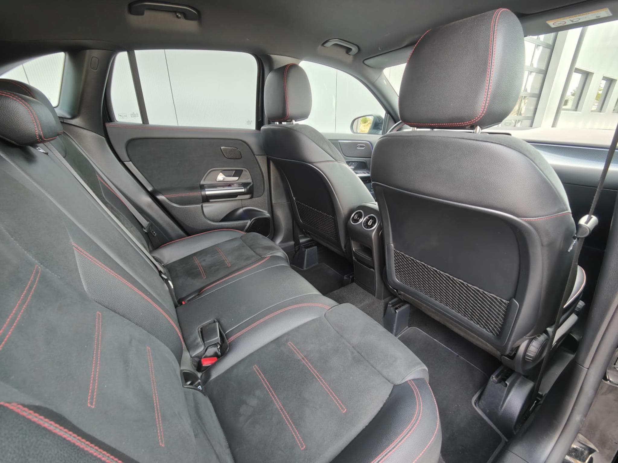 Mercedes GLA 200 GLA 200 7G-DCT PACK AMG CARPLAY GPS SIEGE CHAUFFANTS (2021) - Foto 9
