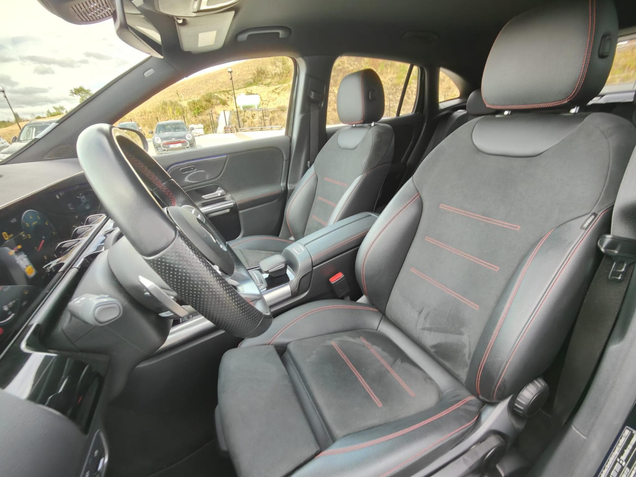 Mercedes GLA 200 GLA 200 7G-DCT PACK AMG CARPLAY GPS SIEGE CHAUFFANTS (2021) - Foto 12