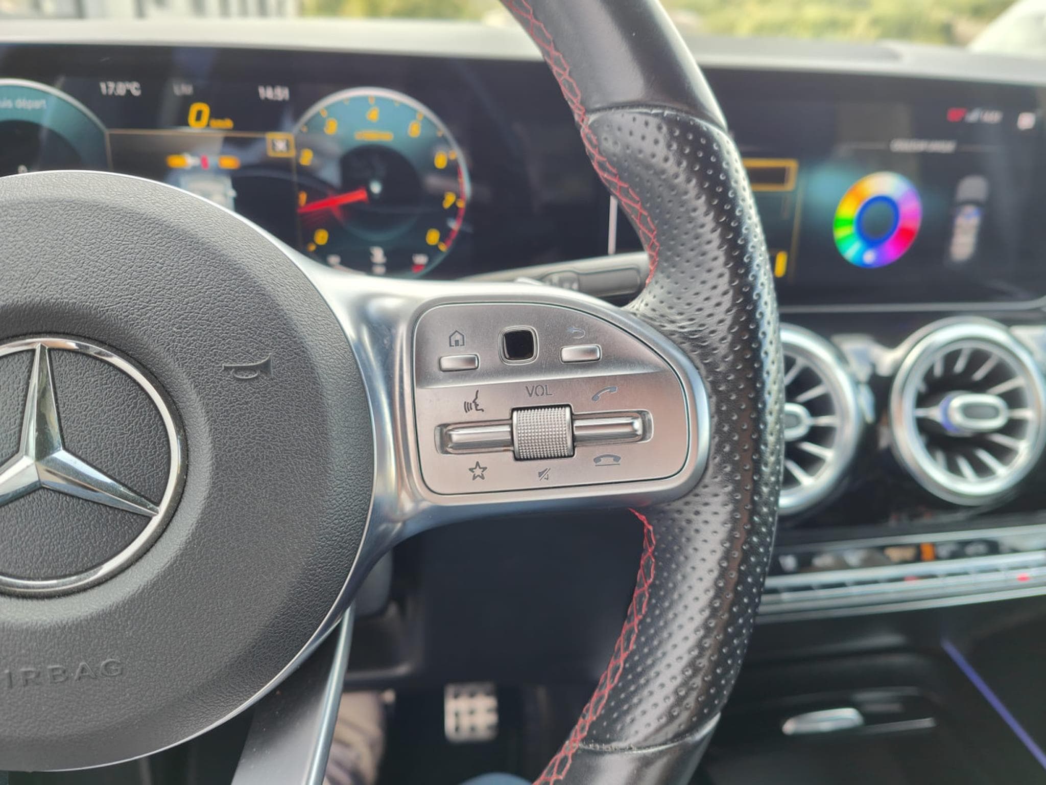 Mercedes GLA 200 GLA 200 7G-DCT PACK AMG CARPLAY GPS SIEGE CHAUFFANTS (2021) - Foto 22