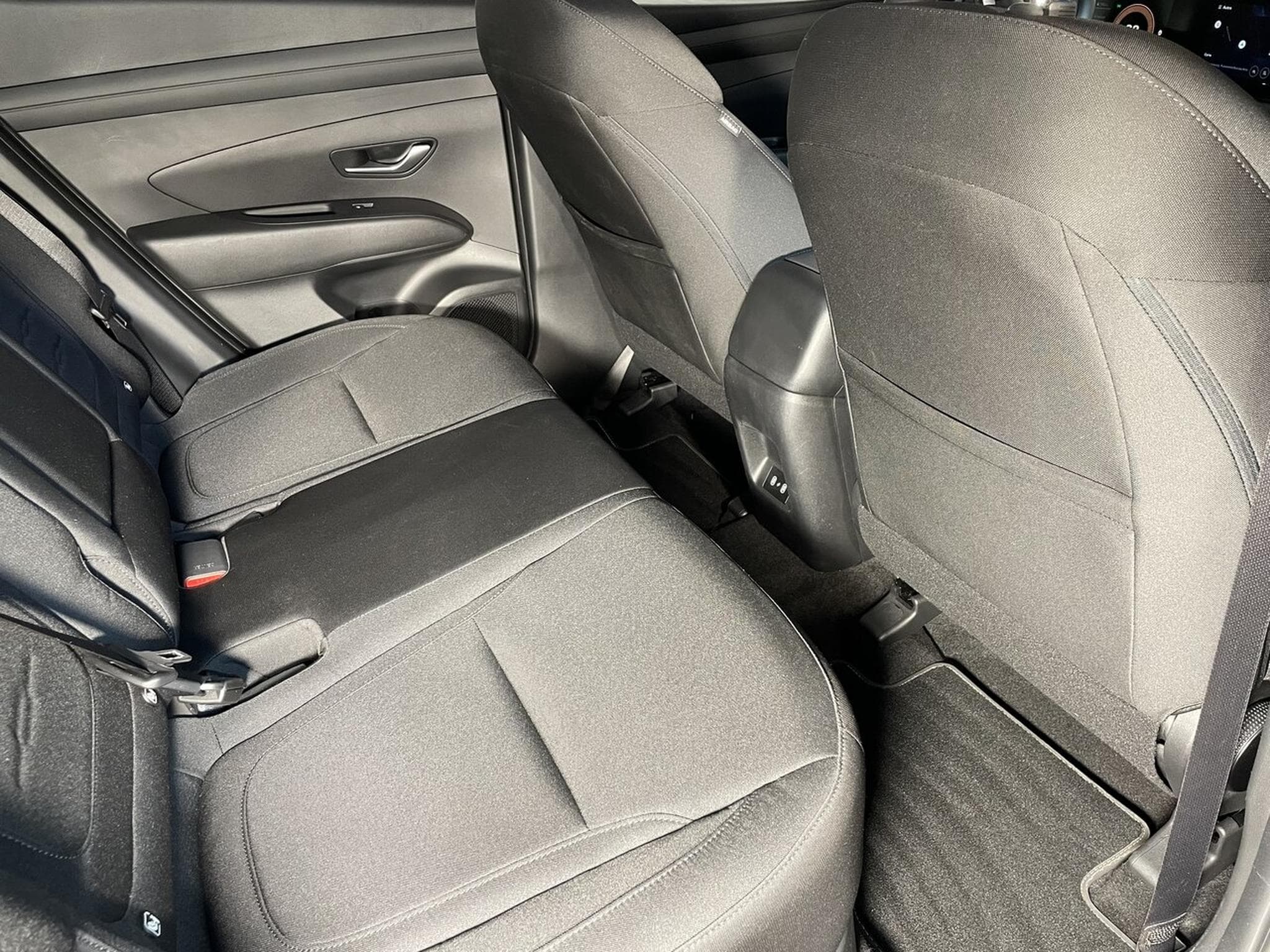 Hyundai Tucson 1.6 T-GDi HYBRID 215 INTUITIVE (2024) - Photo 12