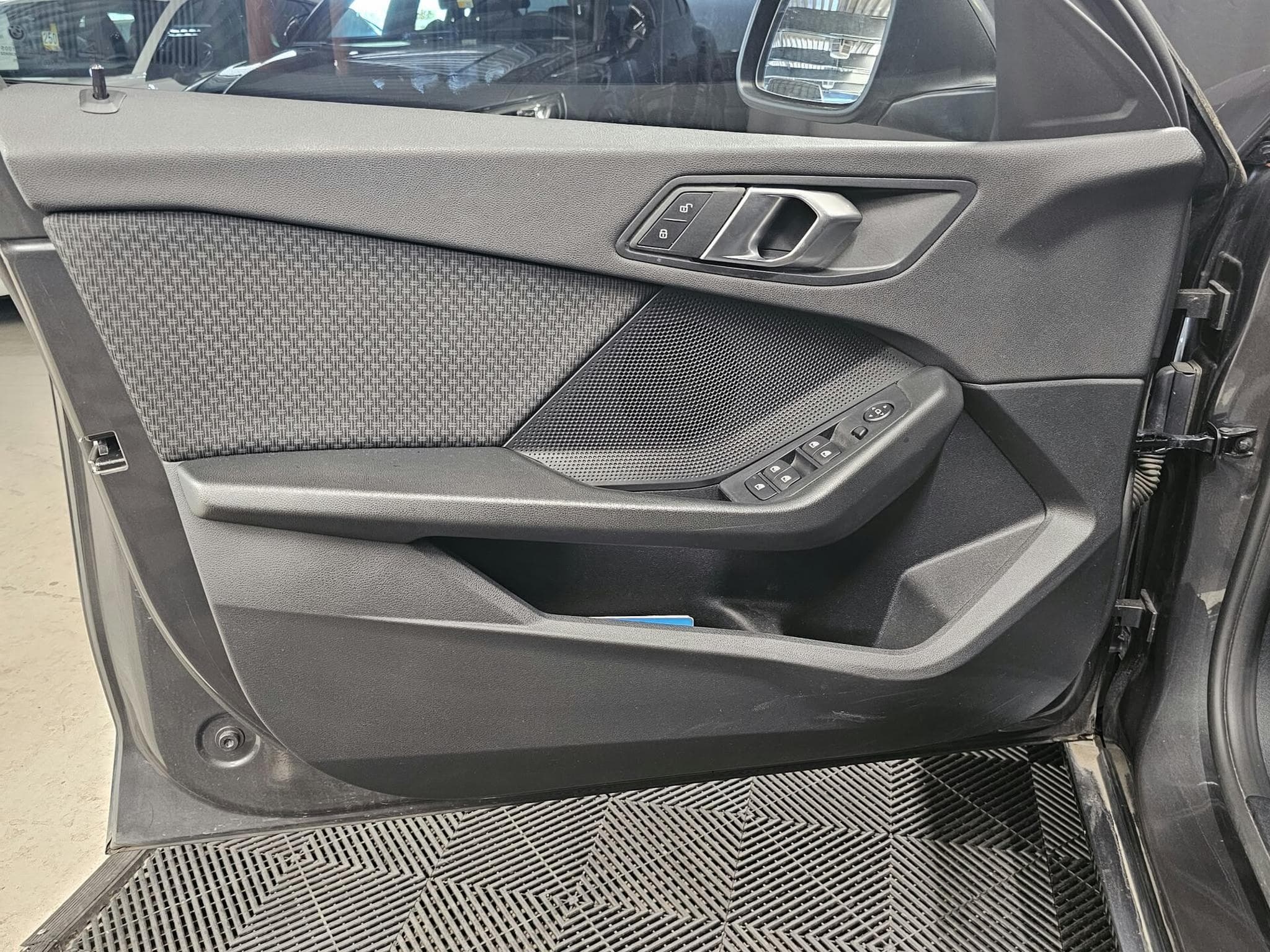 BMW 118 Business (2021) - Photo 8