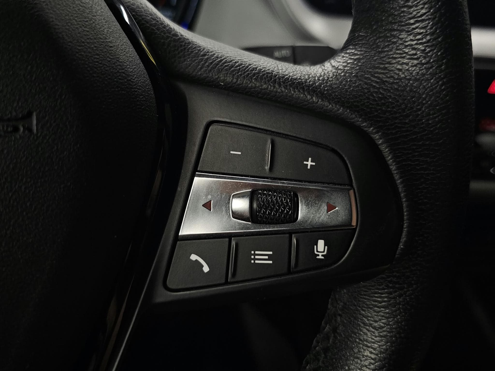 BMW 118 Business (2021) - Photo 12