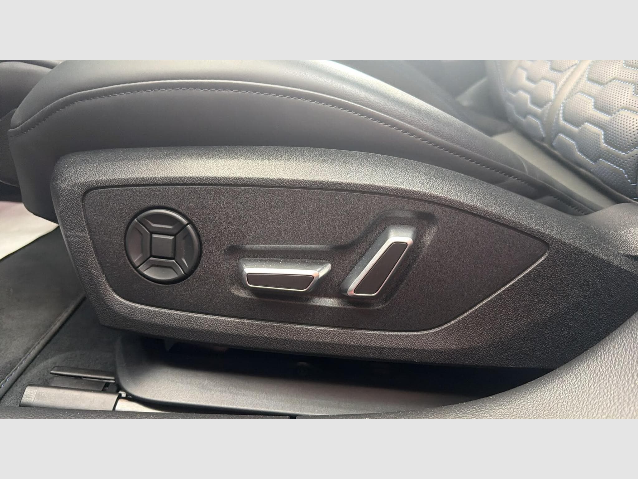 Audi RS6 4.0 V8 630cv PERFORMANCE PANO/360°/NAVI (2024) - Photo 10