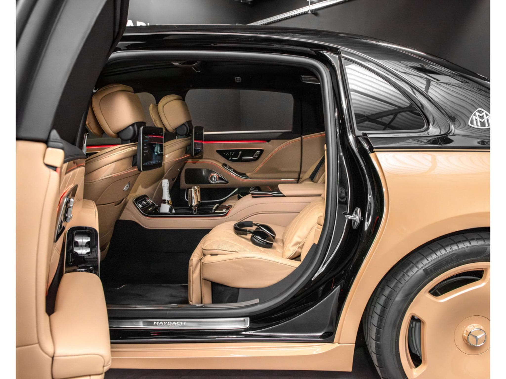 Mercedes S 680 Maybach Maybach S680 4M VIRGIL ABLOH EDITION LIMITED 1 OF 150 (2023) - Foto 17