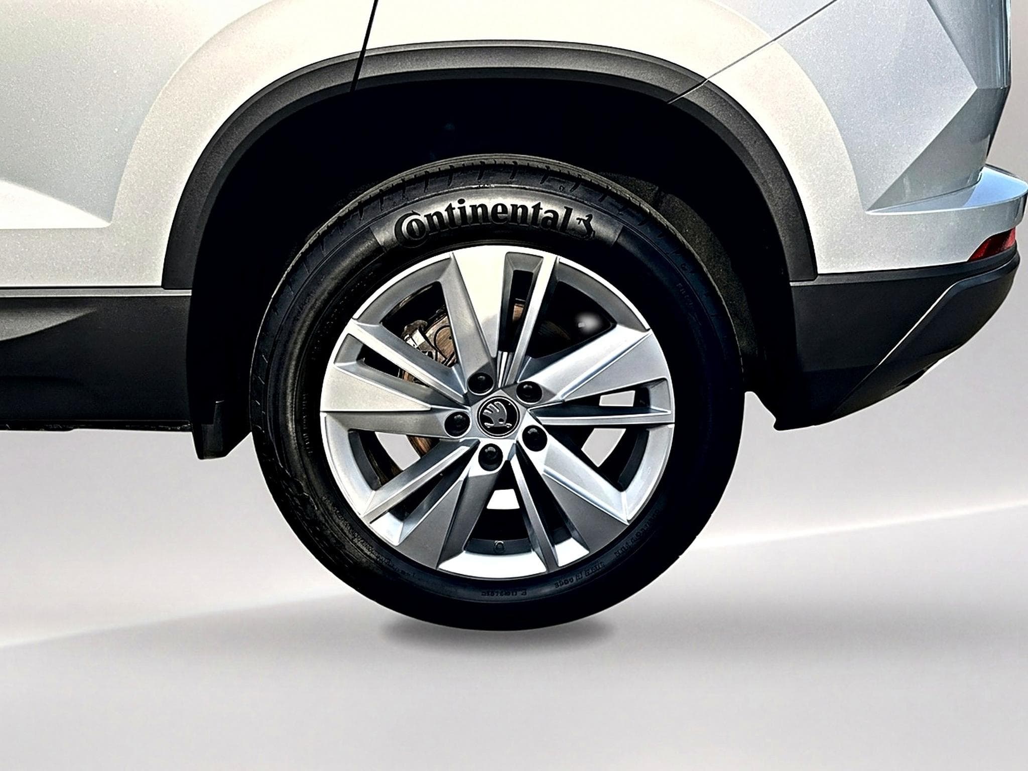 Skoda KAROQ 1.5 TSI 150 SELECTION DSG7 (2025) - Foto 9