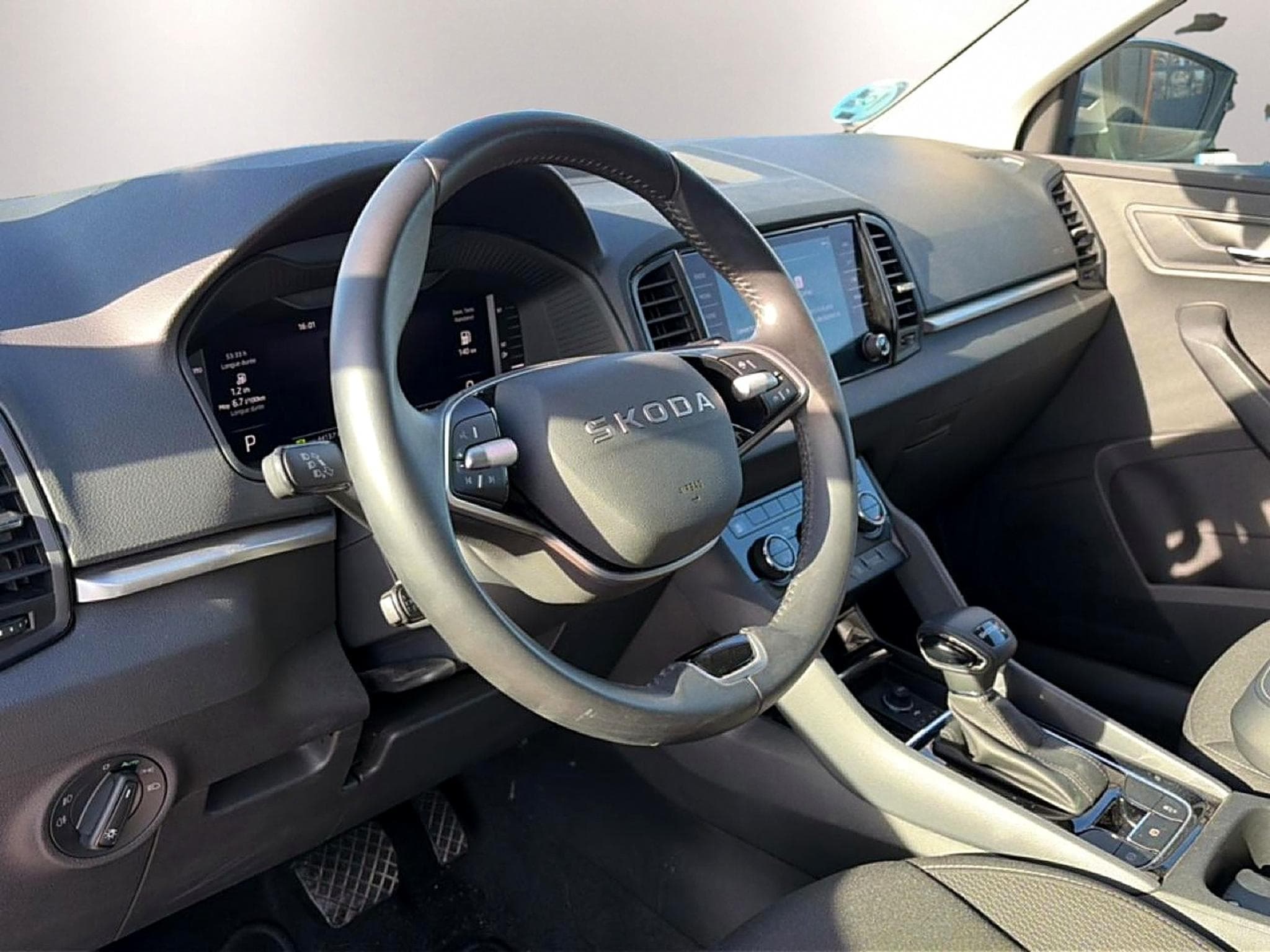Skoda KAROQ 1.5 TSI 150 SELECTION DSG7 (2025) - Foto 10