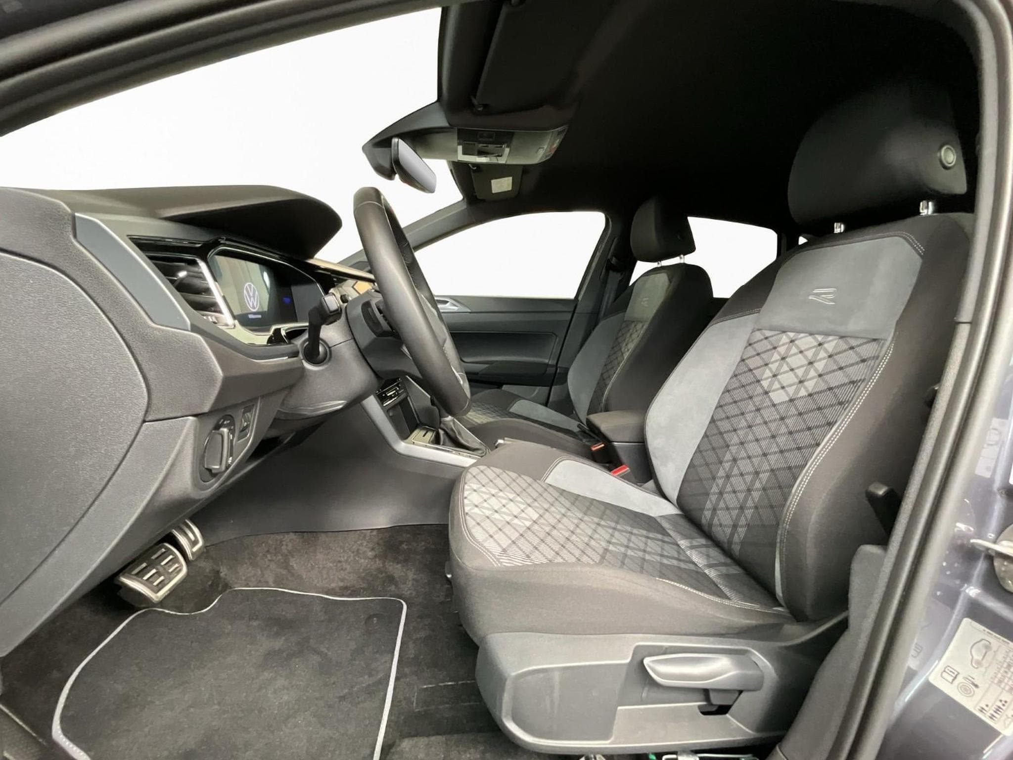 VW Polo R-Line+DSG+P.Assistance+P.Lumiere+Air-Care-Climatronic (2025) - Photo 9