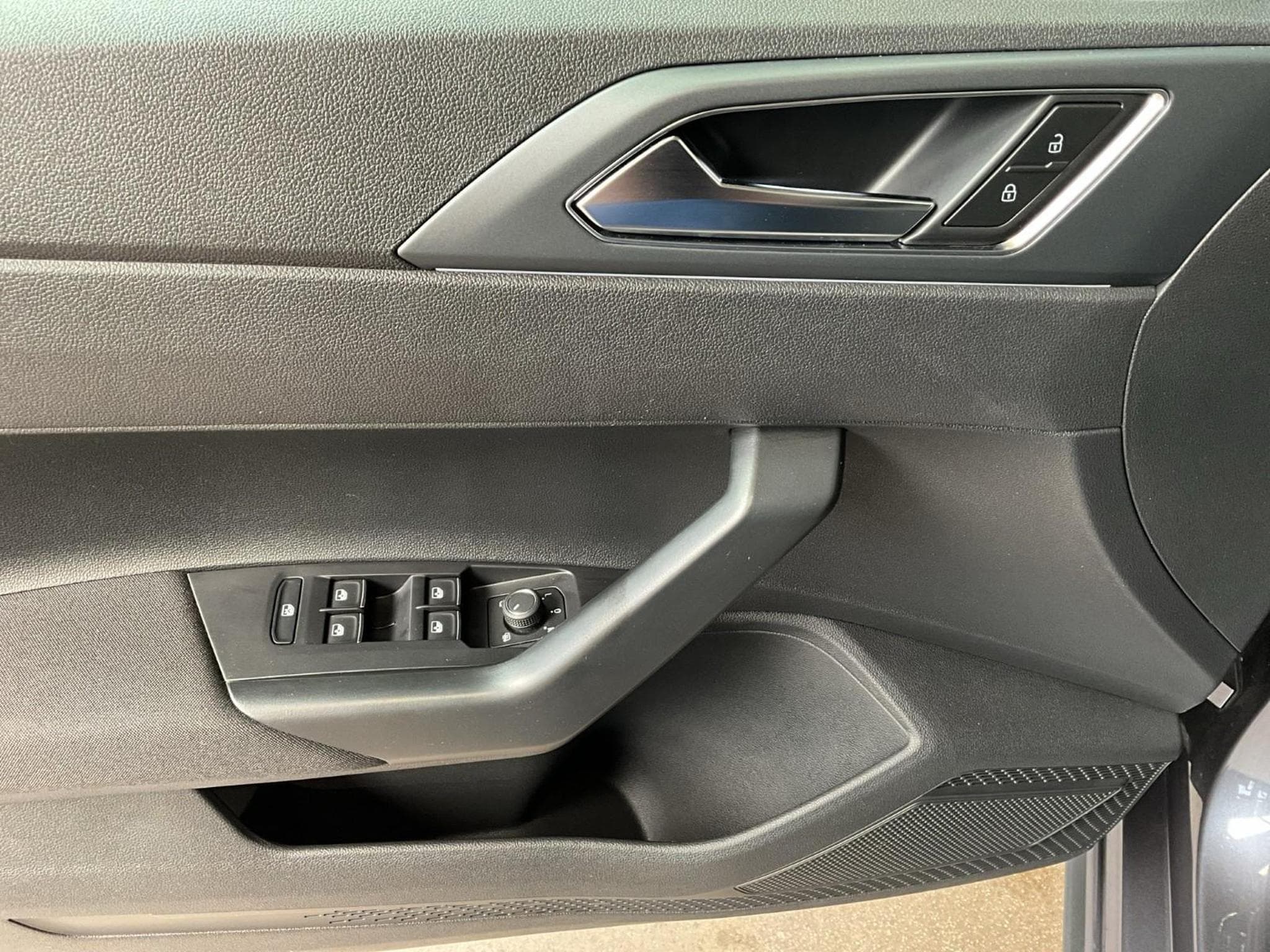 VW Polo R-Line+DSG+P.Assistance+P.Lumiere+Air-Care-Climatronic (2025) - Photo 14