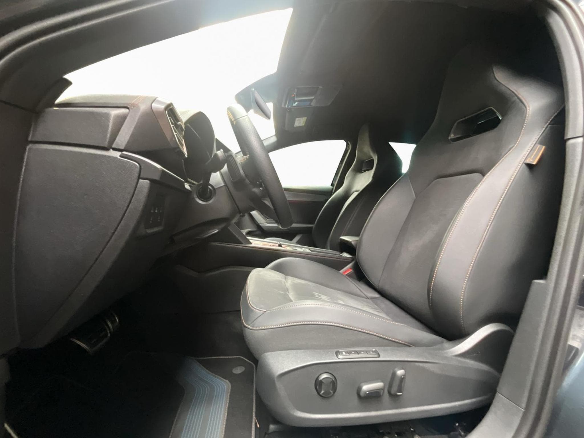 Cupra Leon Pure-Performance+DSG+Sennheiser+AHK+Dynamic-Design (2025) - Foto 9