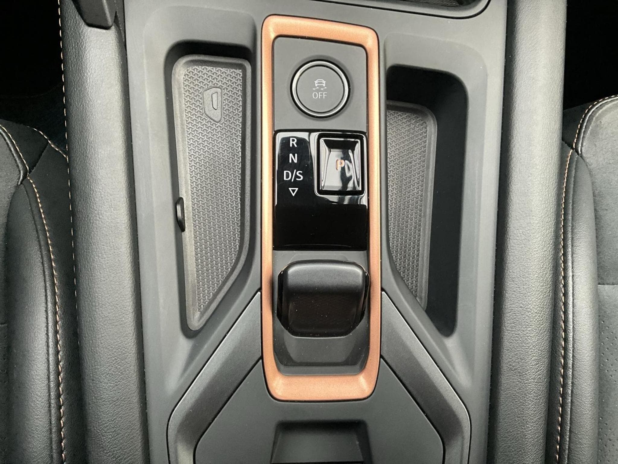 Cupra Leon Pure-Performance+DSG+Sennheiser+AHK+Dynamic-Design (2025) - Foto 12
