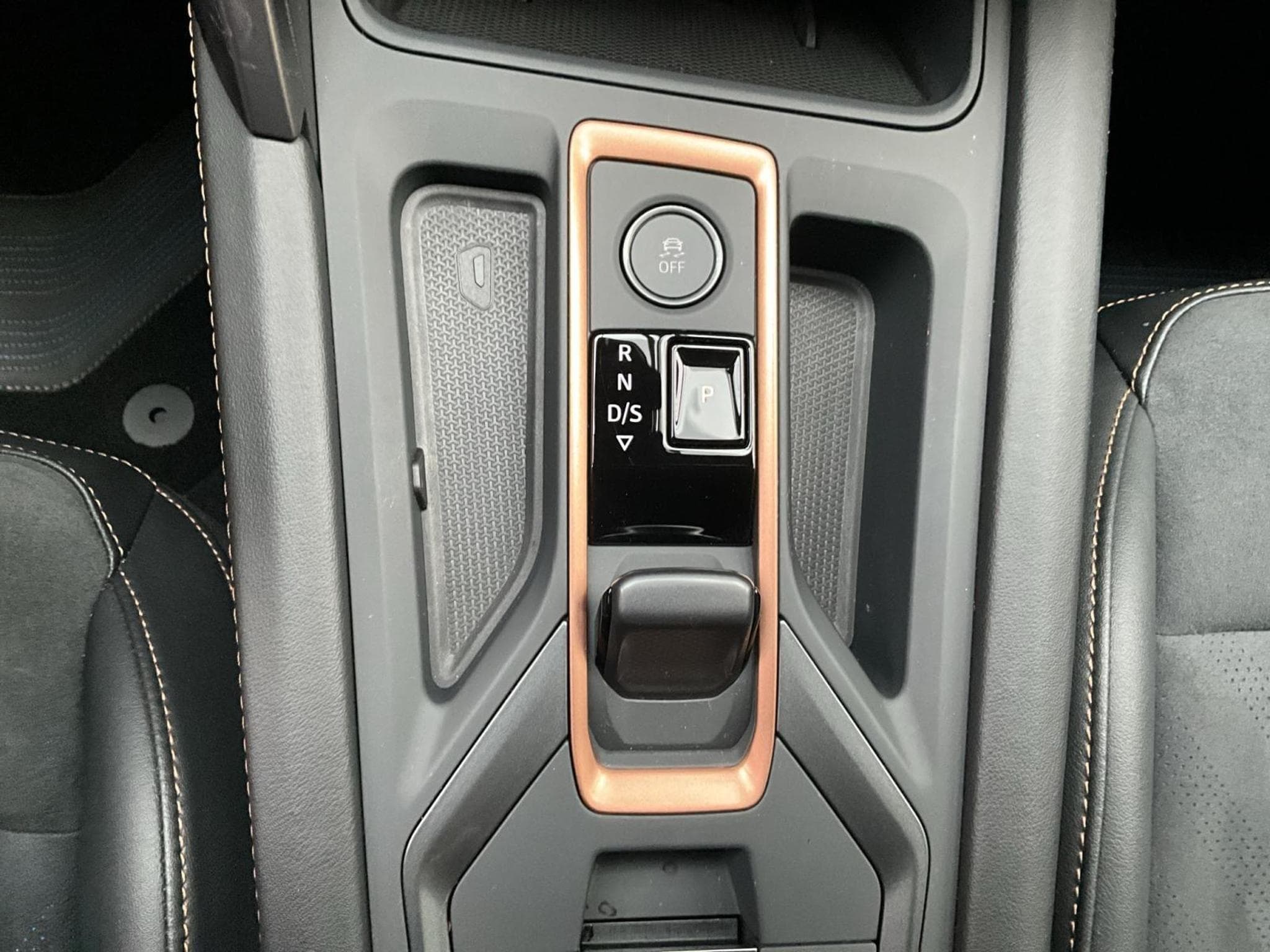 Cupra Formentor DSG+Pure-Performance+Sennheiser+AHK+Dynamic-Design+LM18 (2025) - Photo 12