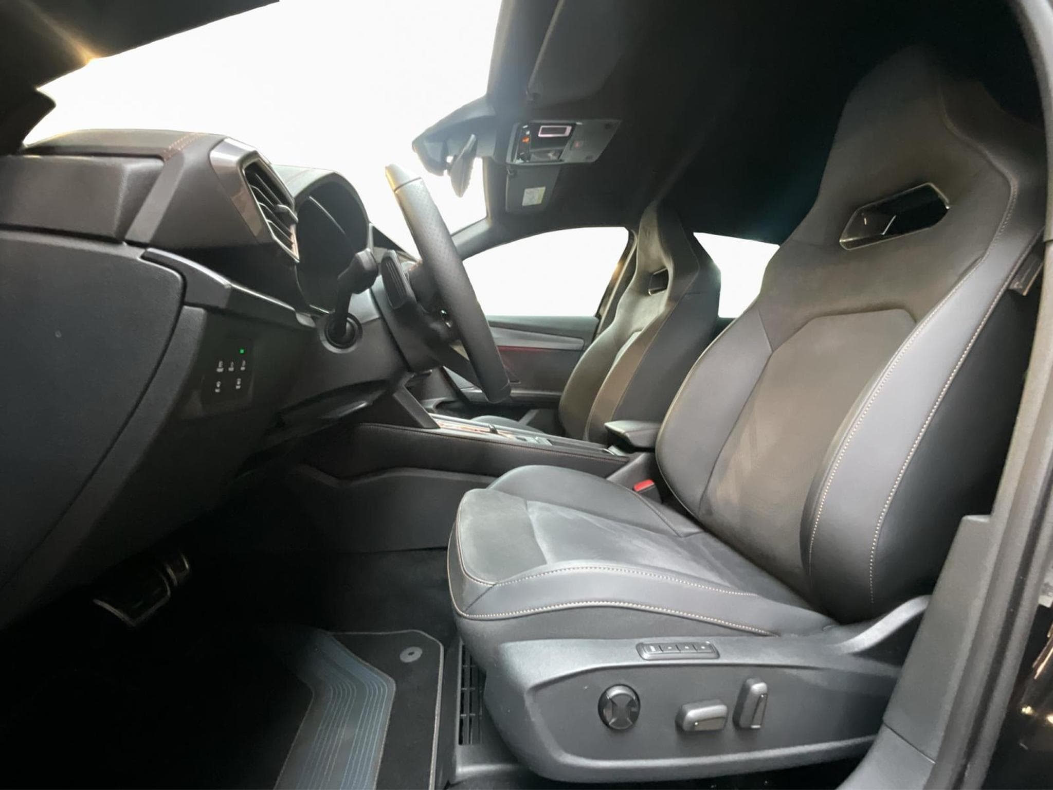 Cupra Formentor DSG+Pure-Performance+Sennheiser+AHK+Dynamic-Design+LM18 (2025) - Photo 9