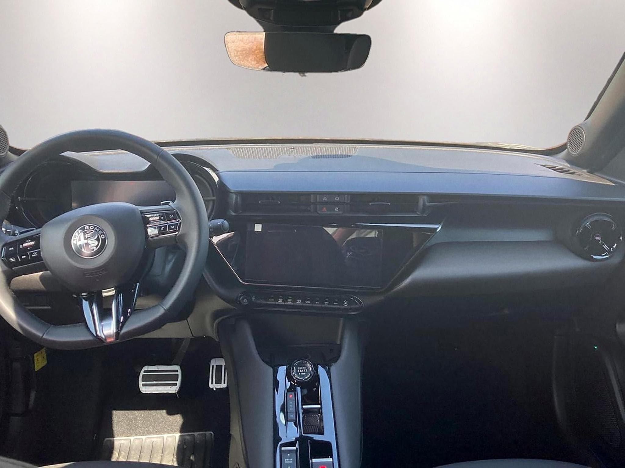 Alfa-Romeo JUNIOR 1.2 IBRIDA 145 SPECIALE E-DCT6 (2026) - Foto 10