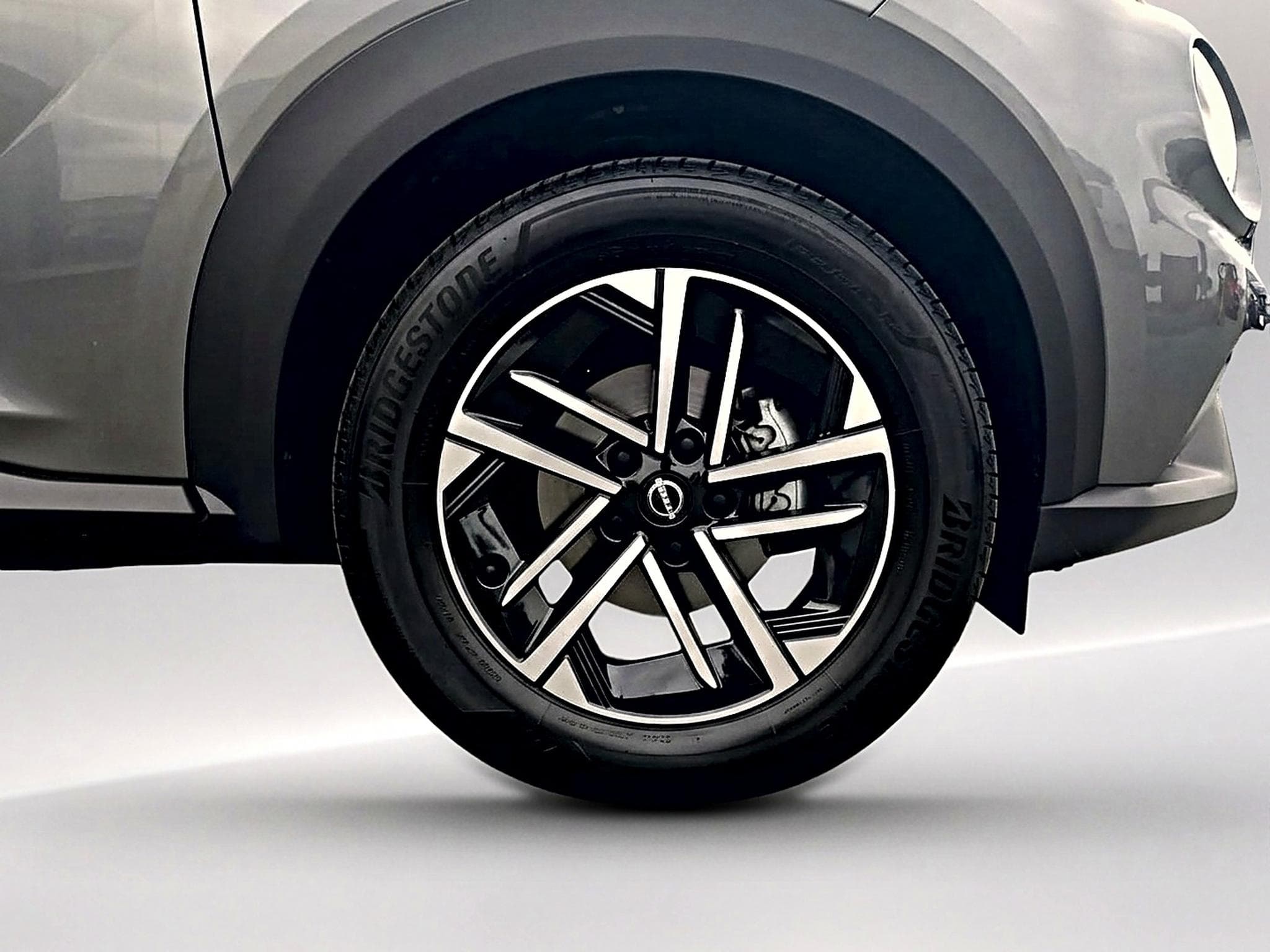 Nissan JUKE 1.0 DIG-T 114 N-CONNECTA (2025) - Photo 9